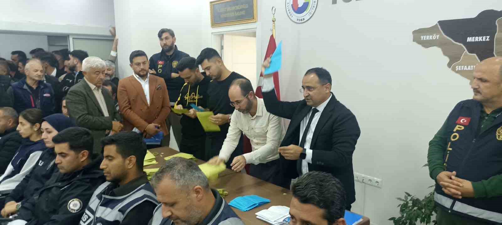 YOZGAT TİCARET BORSASI’NDA DÖRT YILLIK YENİ DÖNEMDE GÖREV YAPACAK BAŞKANIN BELİRLENMESİ AMACIYLA GERÇEKLEŞTİRİLEN SEÇİM TAMAMLANDI.-