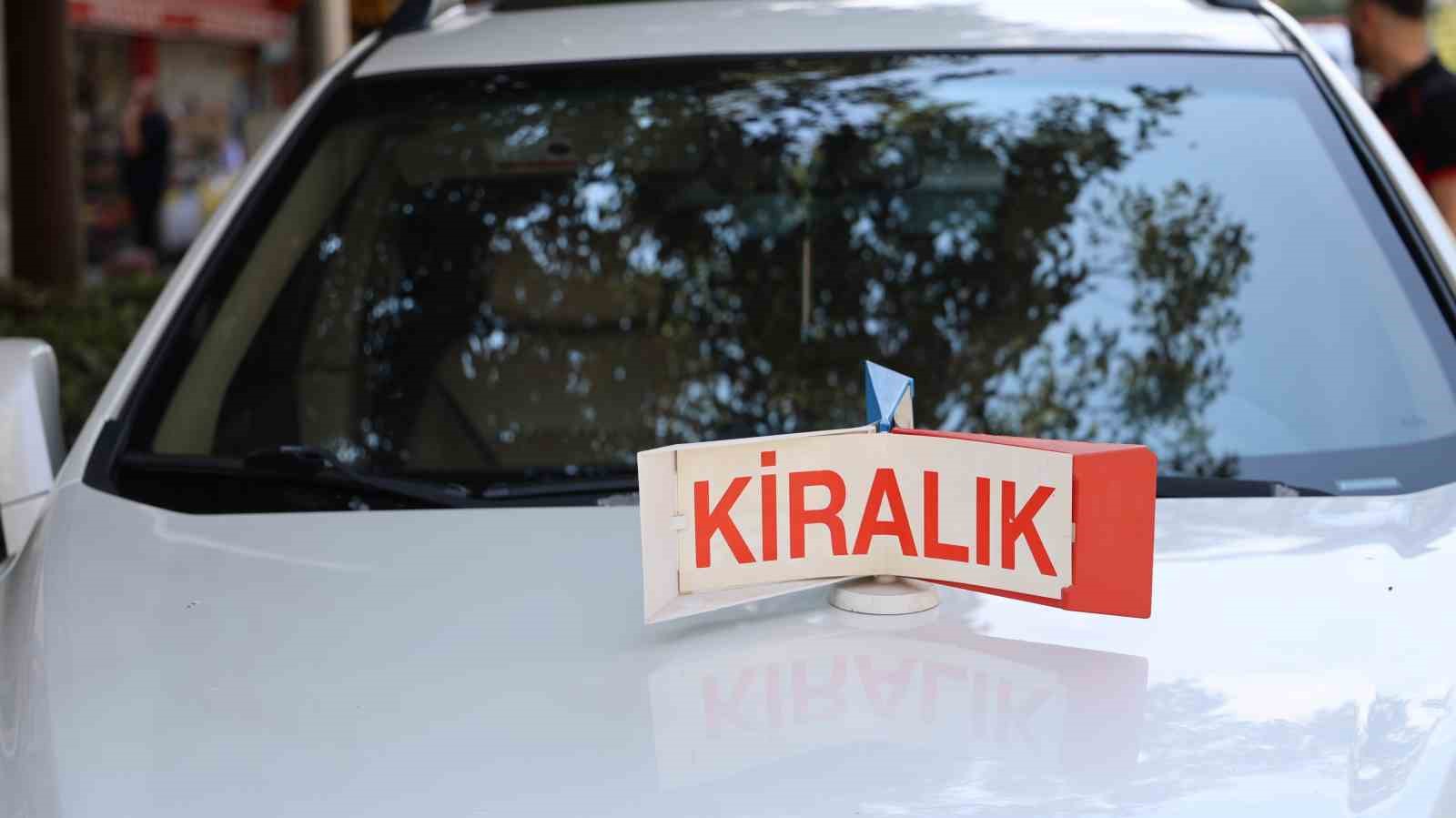 KIRŞEHİR’DE HER YIL ÖZELLİKLE TEMMUZ VE AĞUSTOS AYLARINDA HAREKETLİLİK YAŞANAN ARAÇ KİRALAMA SEKTÖRÜNDE, GURBETÇİ SEZONU BEKLENTİLERİ KARŞILAMADI.