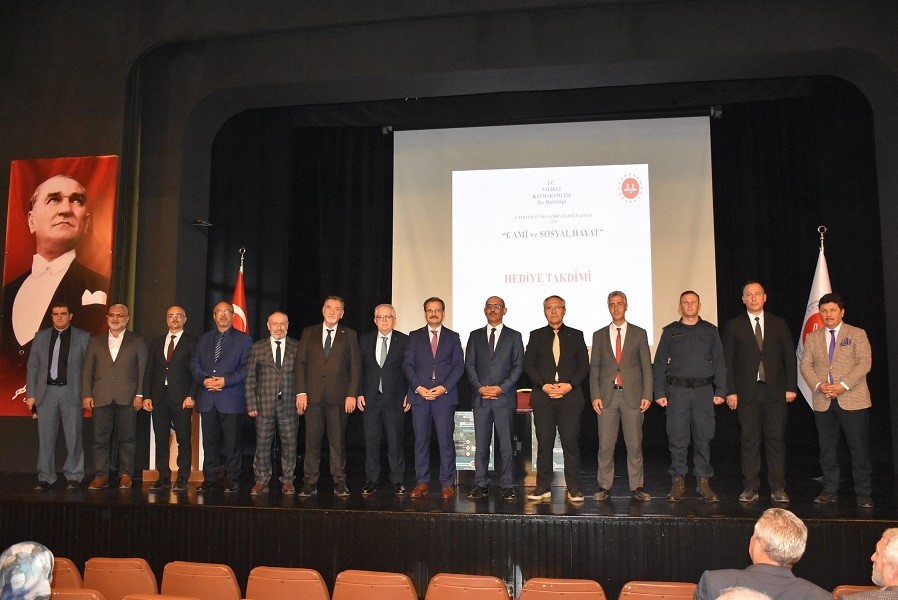 MANİSA’NIN SALİHLİ İLÇESİNDE CAMİLER VE DİN GÖREVLİLERİ HAFTASI DOLAYISIYLA İLÇE MÜFTÜLÜĞÜ TARAFINDAN "CAMİ VE SOSYAL HAYAT" KONULU KONFERANS PROGRAMI DÜZENLENDİ.