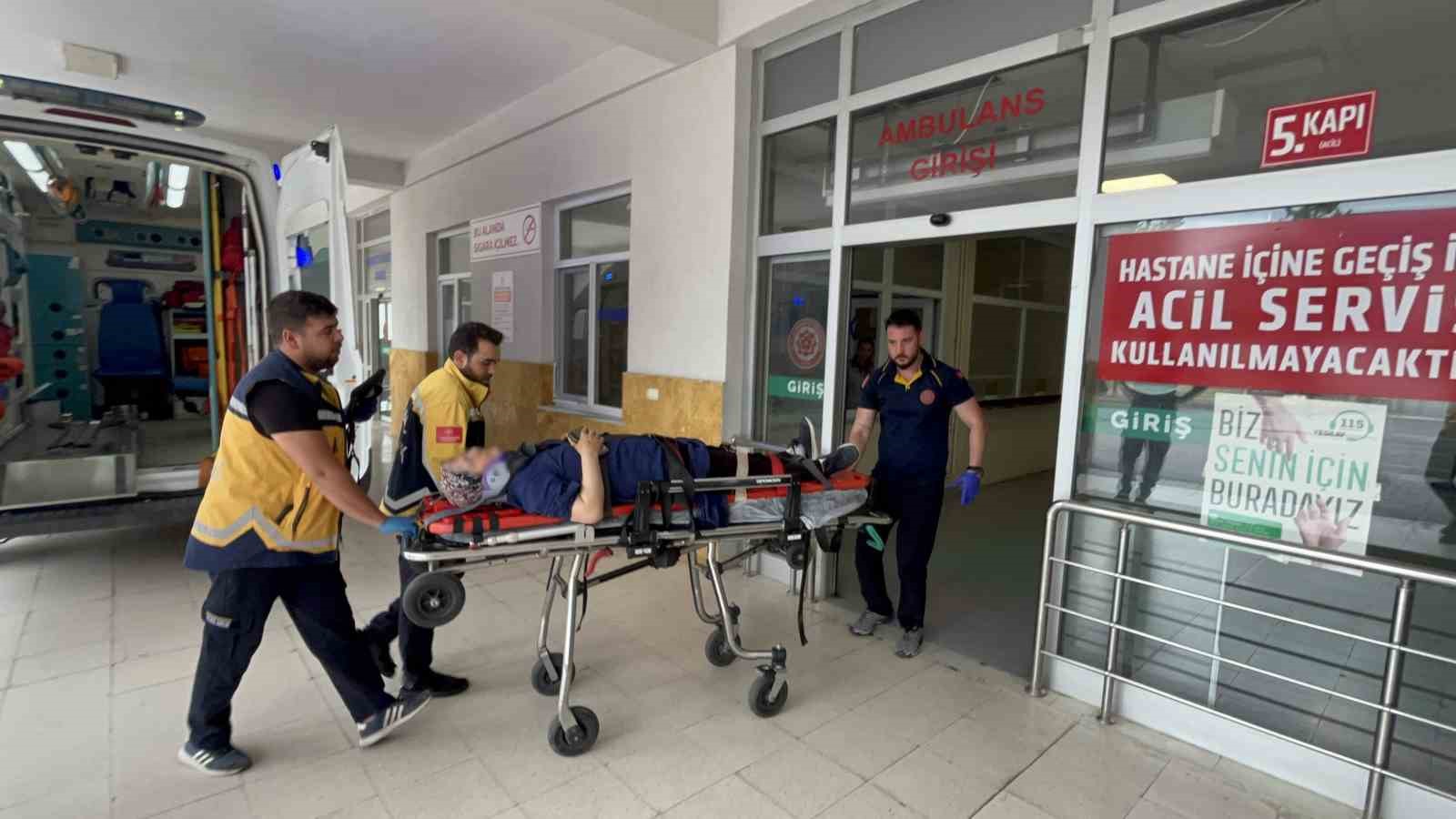 SİVAS'IN SUŞEHRİ İLÇESİNDE MEYDANA GELEN TRAFİK KAZASINDA YOLCU MİNİBÜSÜ ŞARAMPOLE UÇTU, İLK BELİRLEMELERE GÖRE 4 YOLCU ÖLDÜ, 4'Ü AĞIR 10 KİŞİ YARALANDI.