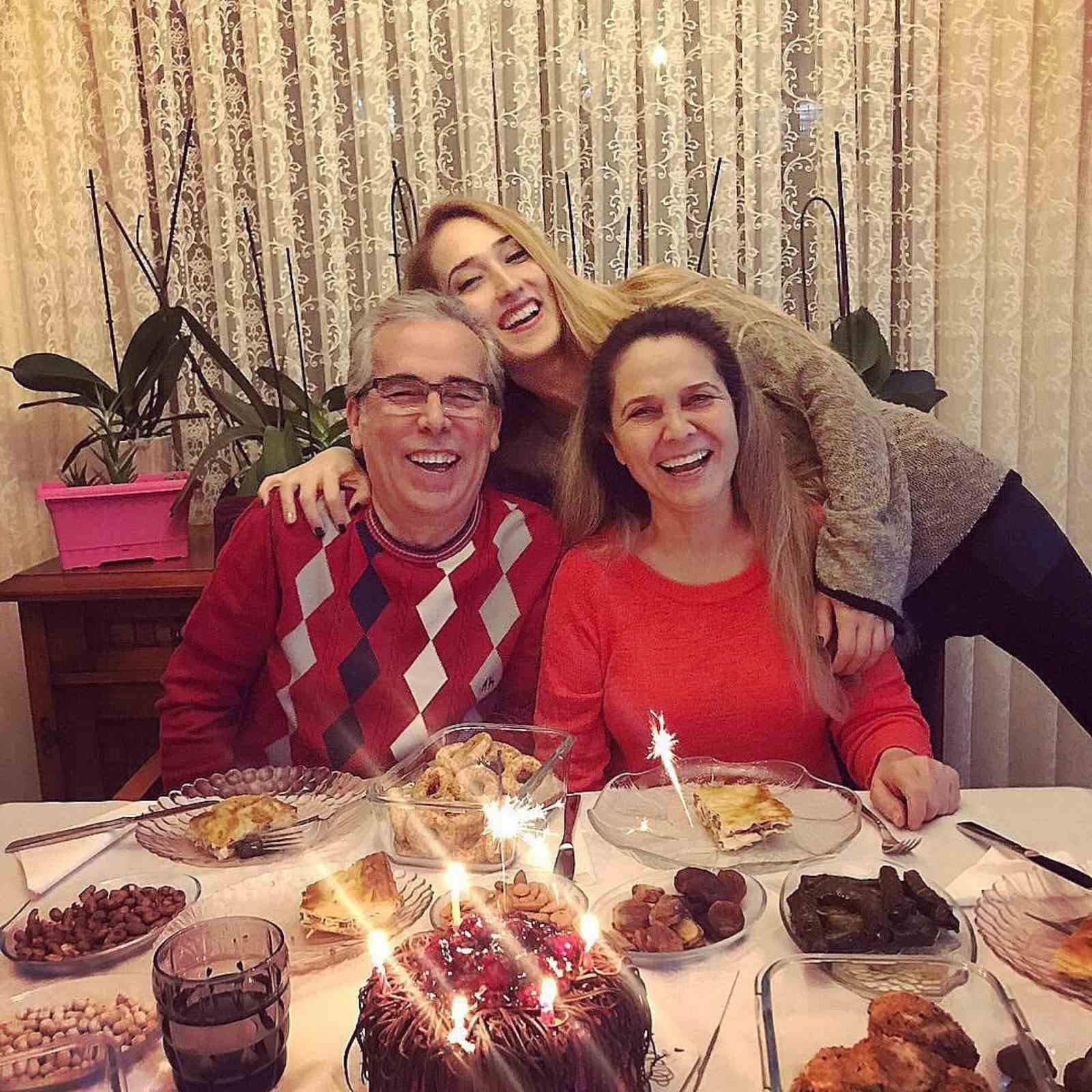 GÜLŞAH GİZEM ANGI VE AİLESİ (ARŞİV)
