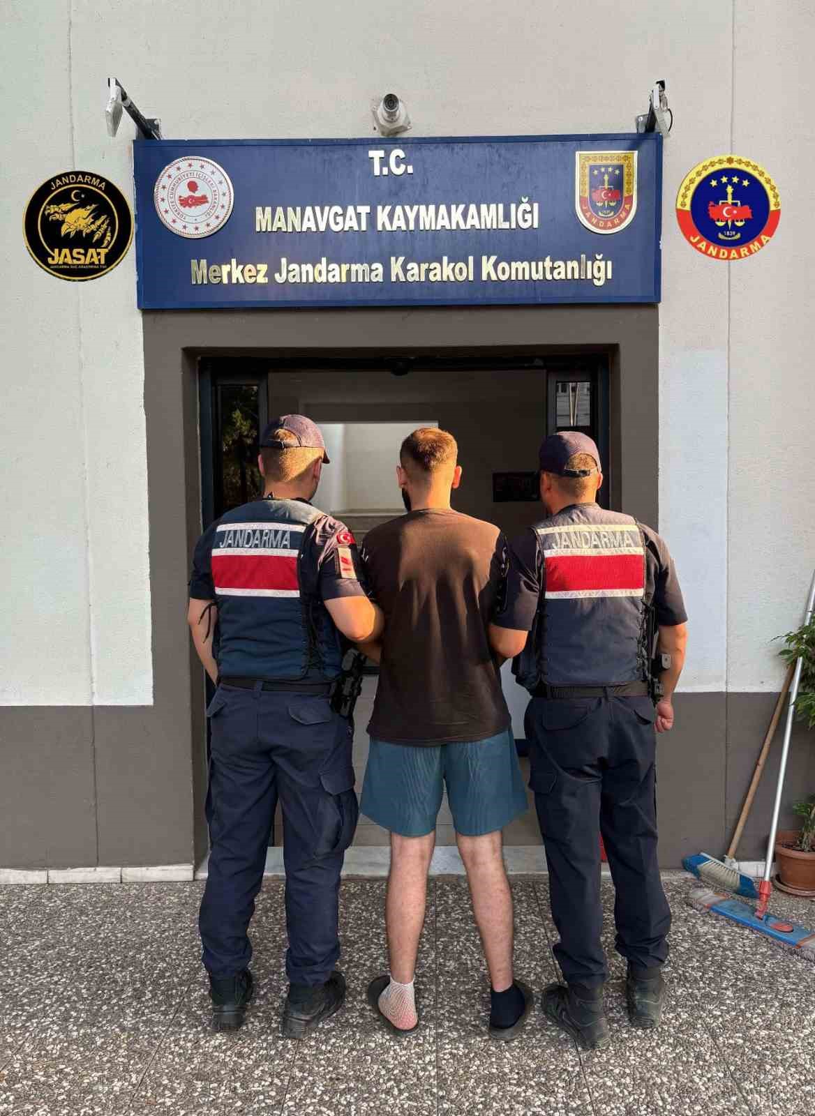 ANTALYA'DA JANDARMA DEDEKTİFLERİ (JASAT) TARAFINDAN SON BİR AYDA FARKLI SUÇLARDAN ARANAN BİN 331 KİŞİ YAKALANARAK ADLİ MAKAMLARA TESLİM EDİLDİ.
