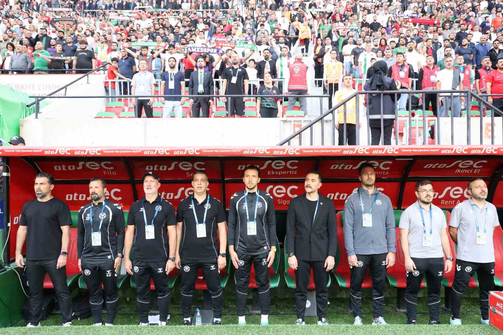 TRENDYOL SÜPER LİG’İN 8. HAFTASINDA AMED SPORTİF FAALİYETLER, SAHASINDA KONYASPOR İLE MÜCADELE EDİYOR. MÜSABAKANIN İLK YARISI GOLSÜZ EŞİTLİK İLE SONUÇLANDI.