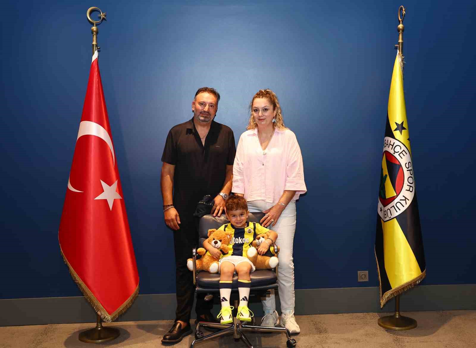 MİNİK TARAFTAR GÖKTUĞ, BAŞKAN AZİZ YILDIRIM VE YÖNETİCİLERLE BULUŞTU