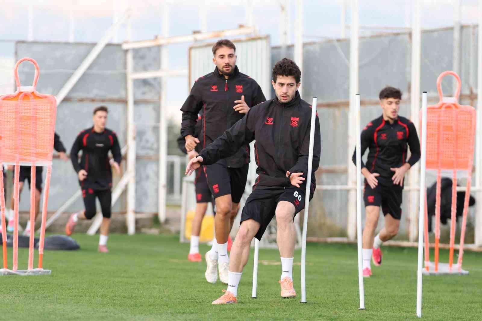 EKENLER BETON SİVASSPOR, TRENDYOL 1. LİG’İN 9. HAFTASINDA SAHASINDA KARŞILAŞACAĞI PENDİKSPOR MAÇI HAZIRLIKLARINA BAŞLADI.