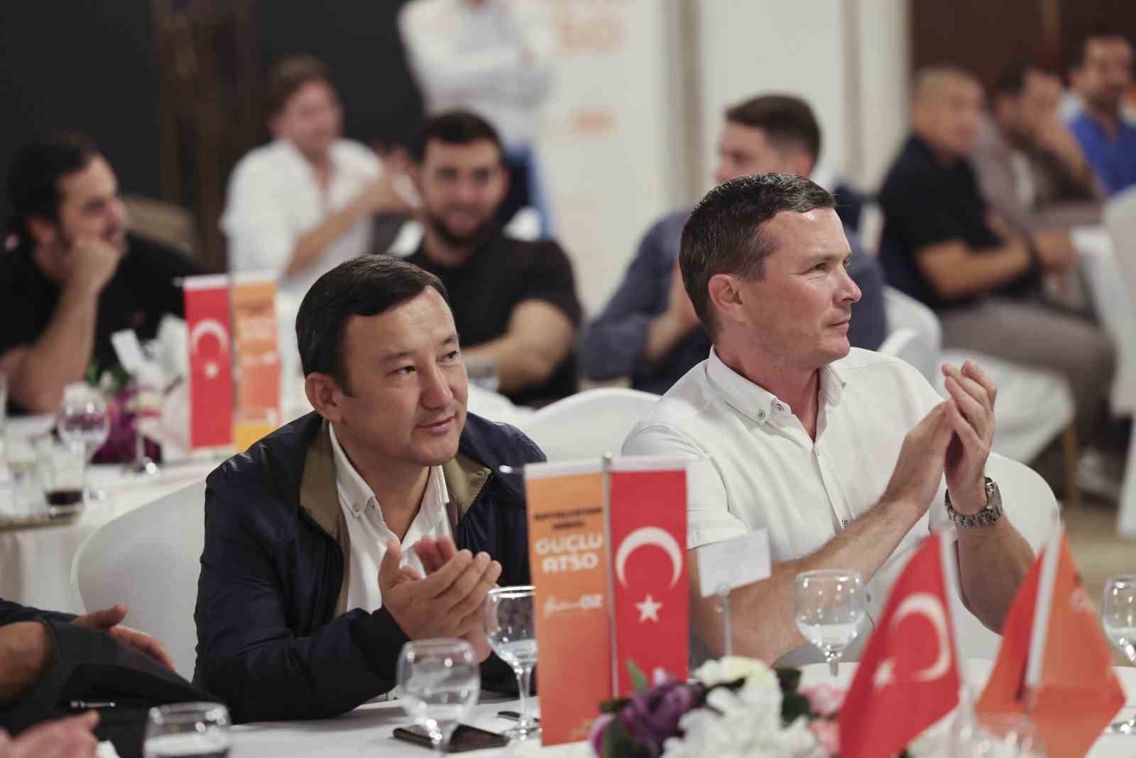 ATSO BAŞKAN ADAYI HATİCE ÖZ, AHISKA TÜRKLERİNDEN AZERBAYCANLILARA, UYGUR TÜRKLERİNDEN IRAK TÜRKMENLERİNE, KAZAKİSTAN’DAN KIRGIZİSTAN’A KADAR ANTALYA’DA ÖRGÜTLÜ 11 SİVİL TOPLUM KURULUŞUNUN YER ALDIĞI PROGRAMDA 14 ÜLKEDEN TOPLULUKLA BİR ARAYA GELDİ.