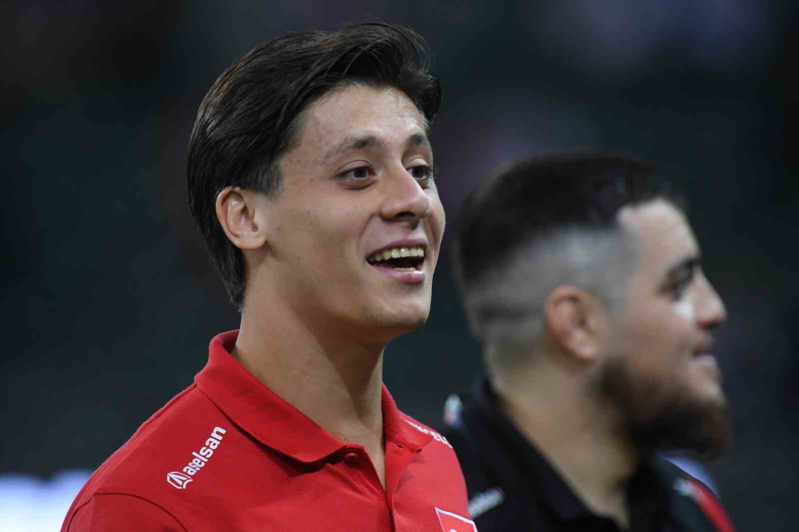 A MİLLİ FUTBOL TAKIMI, UEFA ULUSLAR A LİGİ 1. GRUP İLK MAÇINDA FRANSA İLE KOCAELİ'DE KARŞILAŞIYOR. MÜCADELENİN 15 DAKİKASI GOLSÜZ EŞİTLİKLE GEÇİLDİ.