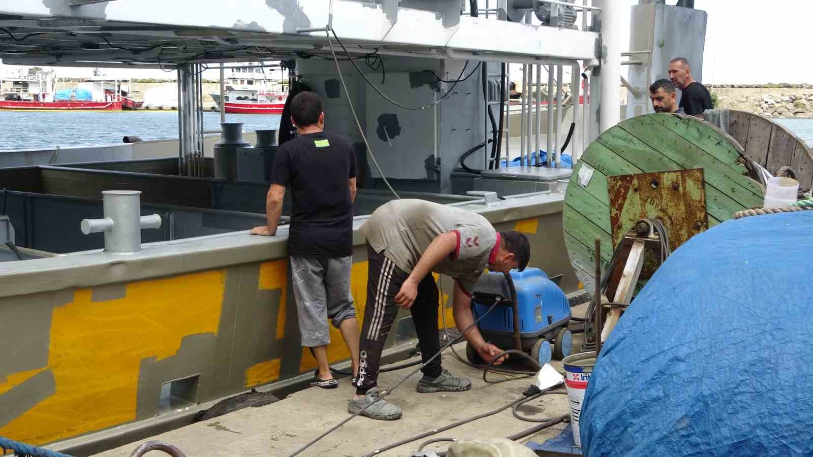 1 EYLÜL’DE BAŞLAYACAK YENİ AV SEZONU ÖNCESİ BALIKÇILAR HAZIRLIKLARI TÜM HIZIYLA SÜRDÜRÜYOR.