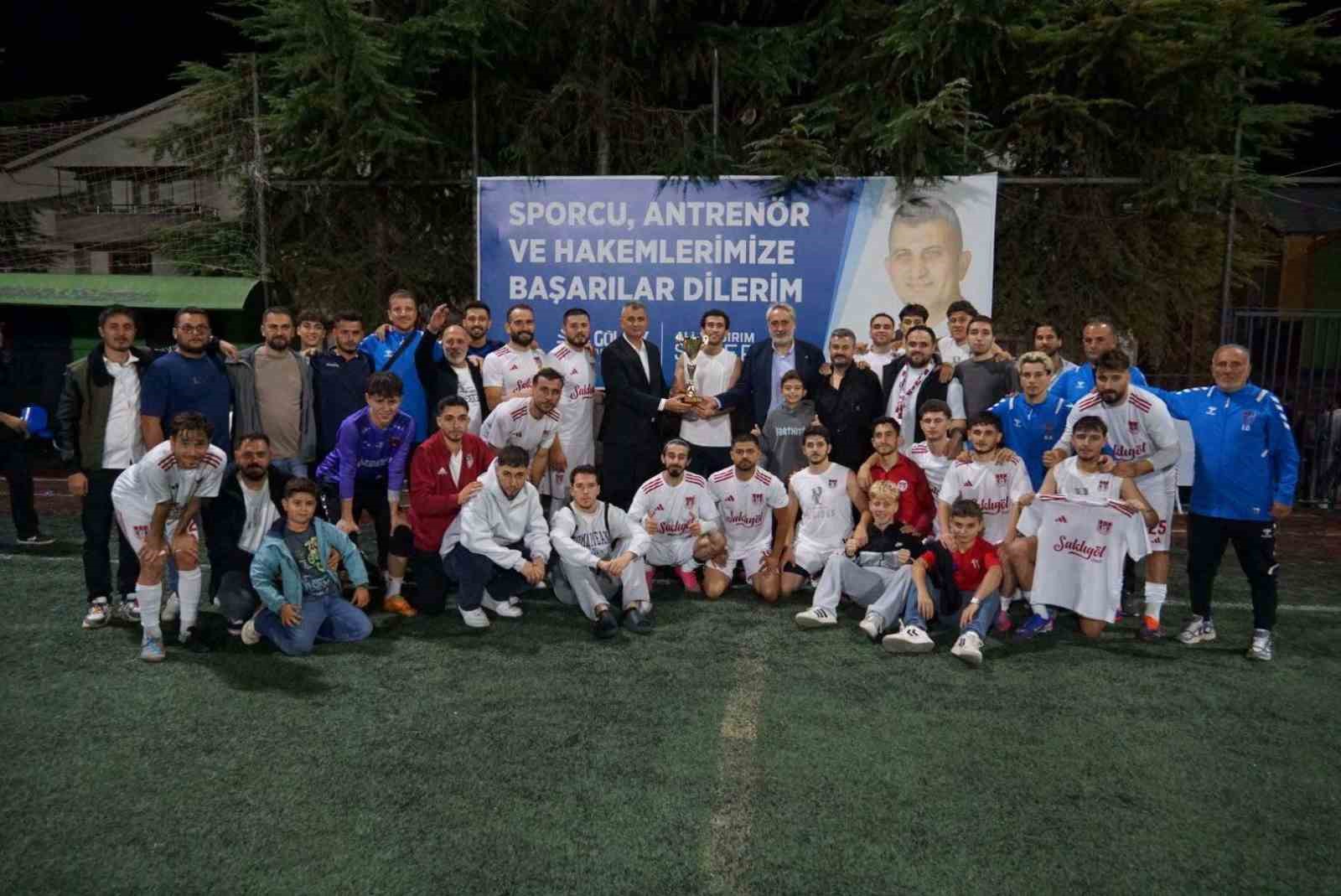GÖLCÜK’TE DÜZENLENEN BAŞKANLIK KUPASI FUTBOL TURNUVASI’NIN FİNALİNDE DEĞİRMENDERESPOR’U 2-1 YENEN ULAŞLISPOR, KUPANIN SAHİBİ OLDU. TURNUVAYI HARBİŞSPOR ÜÇÜNCÜ TAMAMLADI.