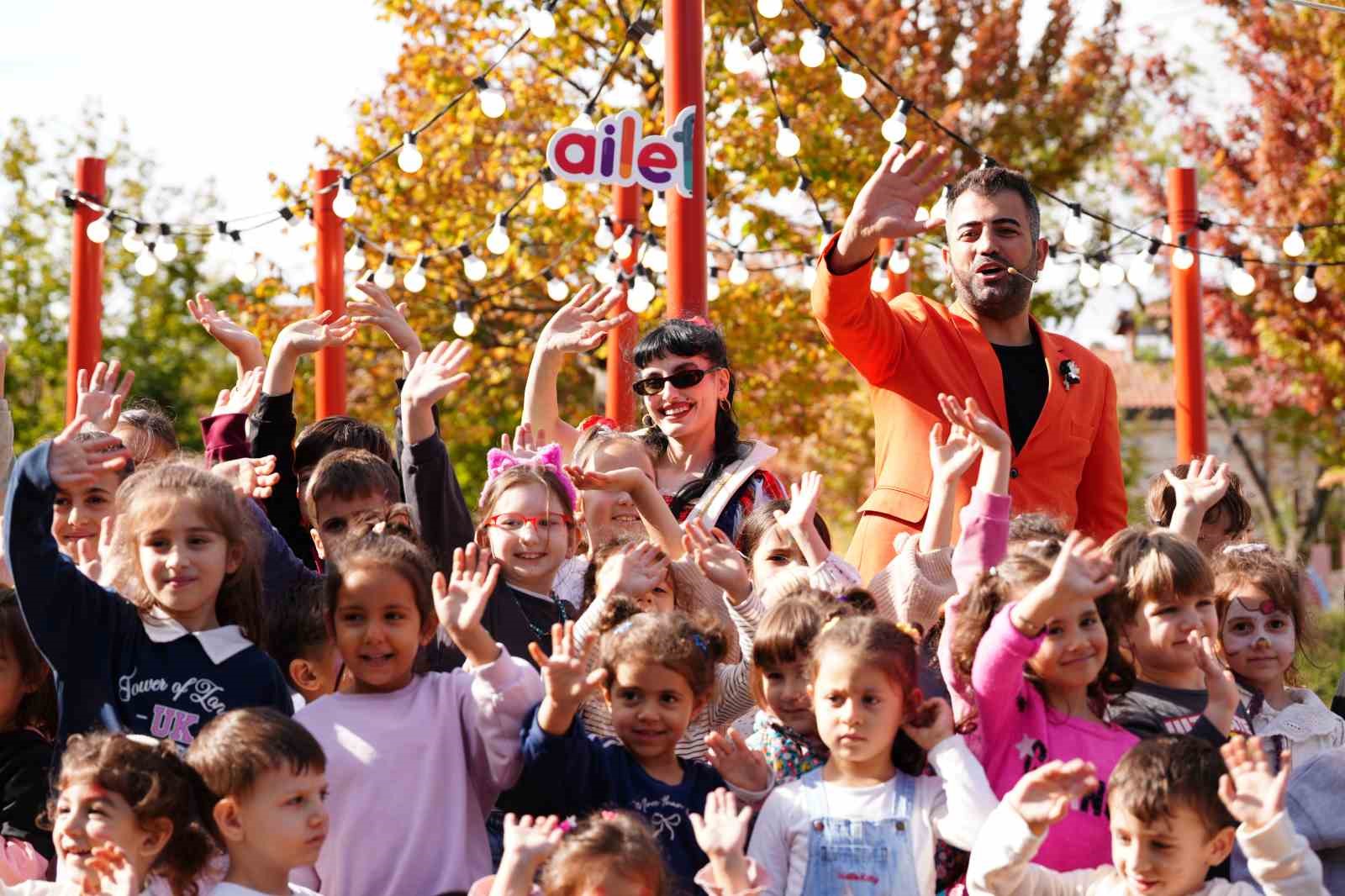 RAMİ KÜTÜPHANESİ’NDE DÜZENLENEN AİLEFEST, 825 BİN ZİYARETÇİYİ AĞIRLAYARAK SONA ERDİ. FESTİVAL BOYUNCA ÇOCUKLARDAN GENÇLERE, ANNE-BABALARDAN BÜYÜKANNE VE BÜYÜKBABALARA KADAR HER YAŞTAN ZİYARETÇİ; KÜLTÜR, SANAT, EĞİTİM VE EĞLENCE DOLU ETKİNLİKLERDE BİR ARAYA GELDİ.