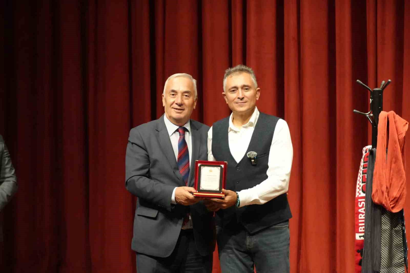 ATAKUM BELEDİYESİ, NECİP FAZIL KISAKÜREK, YAHYA KEMAL BEYATLI, NAZIM HİKMET, CEMAL SAFİ, RIZA TEVFİK BÖLÜKBAŞI VE NEYZEN TEVFİK’İ ATA SAHNE’DE DÜZENLENEN PROGRAMLA ANDI.