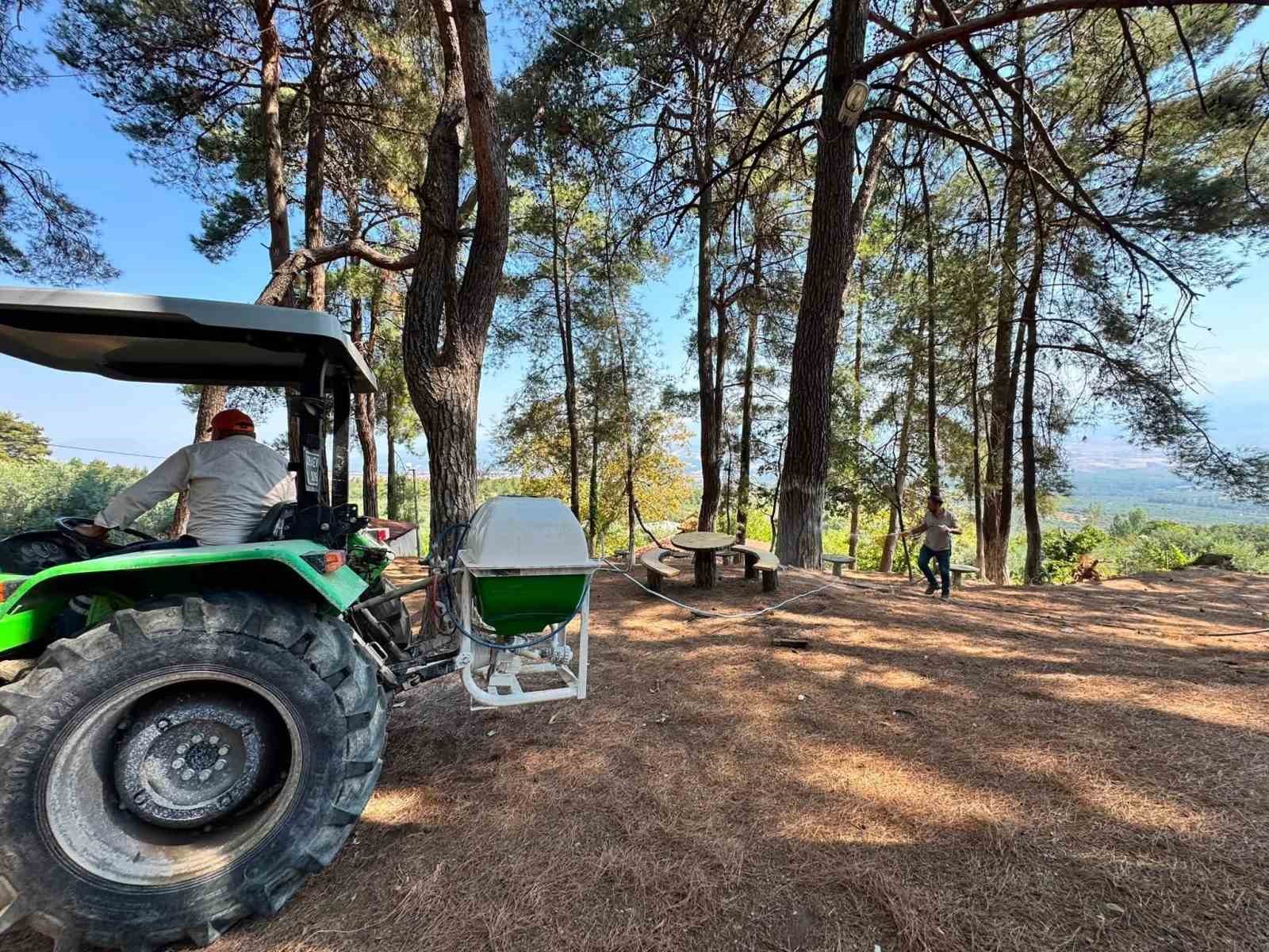 AYDIN'DA 743 YILDIR SÜRDÜRÜLEN DEDEBAĞ KEŞKEK HAYRI İÇİN HAZIRLIKLAR SÜRERKEN, BU YIL 744.'SÜ GERÇEKLEŞTİRİLECEK OLAN HAYIR ÖNCESİNDE TÜRBE VE MESİRE ALANINDA TEMİZLİK ÇALIŞMALARI GERÇEKLEŞTİRİLDİ.
