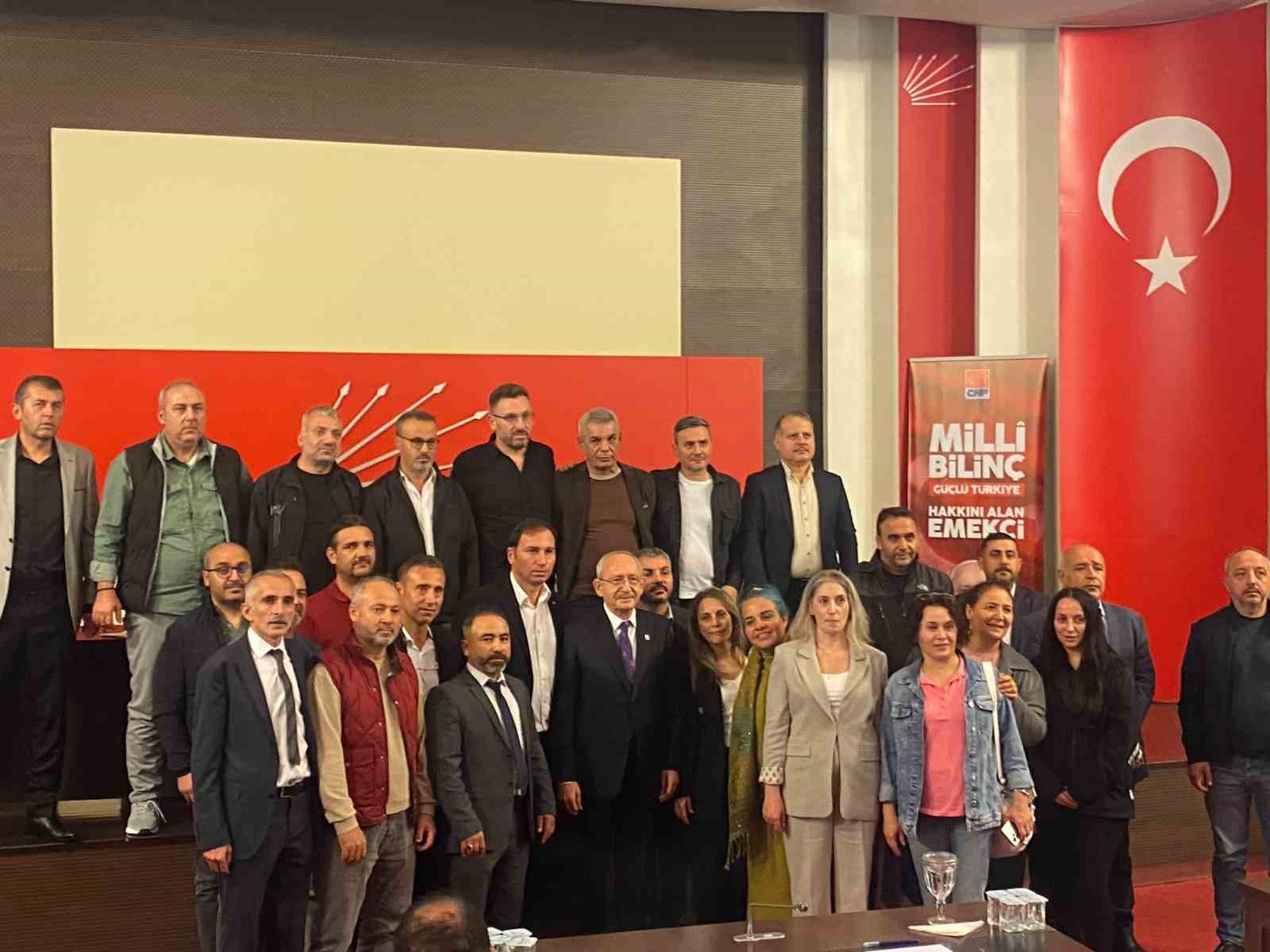 CUMHURİYET HALK PARTİSİ (CHP) GENEL BAŞKANI KEMAL KILIÇDAROĞLU, STAJ VE ÇIRAKLIK MAĞDURLARIYLA İLGİLİ, "EĞER İŞ YERİNDE BİR GENÇ KAZA GEÇİRİYORSA, ONUN HAKKI TESLİM EDİLMİYORSA BİR SORUN VAR DEMEKTİR" DEDİ.