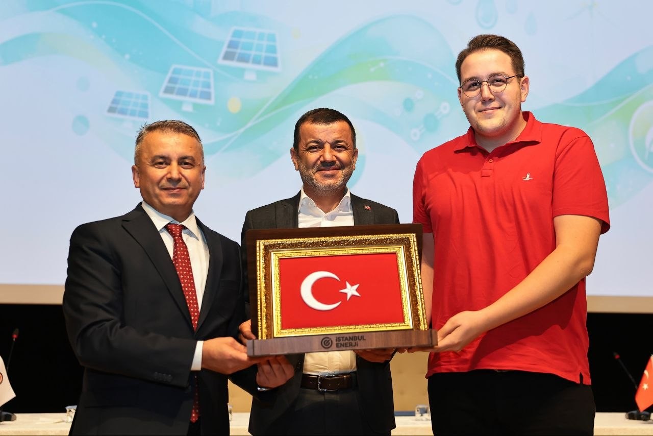 DENİZLİ BÜYÜKŞEHİR BELEDİYESİ, İKLİM DEĞİŞİKLİĞİYLE MÜCADELE VE SÜRDÜRÜLEBİLİR KENT VİZYONU KAPSAMINDA HAZIRLADIĞI YEREL İKLİM DEĞİŞİKLİĞİ EYLEM PLANI (YİDEP) LANSMANI VE İŞ BİRLİĞİ PROTOKOLÜ İMZA TÖRENİNİ GENİŞ BİR KATILIMLA GERÇEKLEŞTİRDİ.