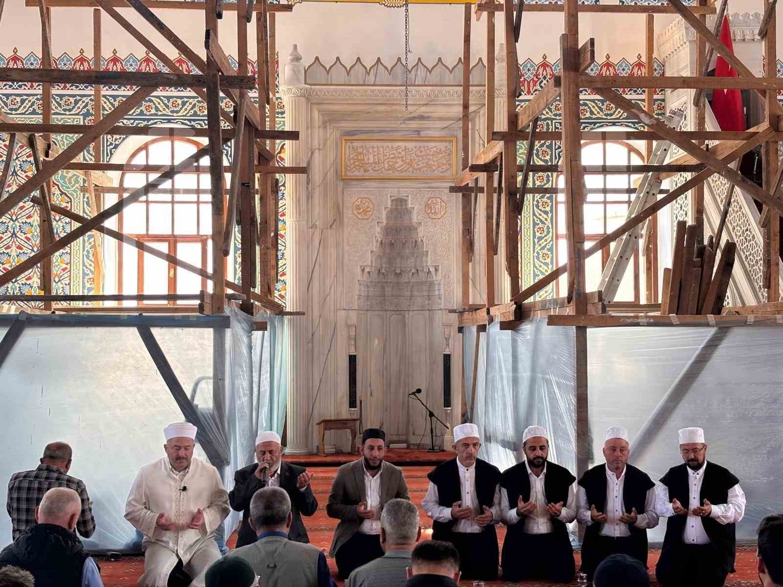 DÜZCE İL MÜFTÜLÜĞÜ TARAFINDAN CAMİLER VE DİN GÖREVLİLERİ HAFTASI DOLAYISIYLA HAYATINI KAYBEDEN DİN GÖREVLİLERİ İÇİN MEVLİD-İ ŞERİF PROGRAMI DÜZENLENDİ.