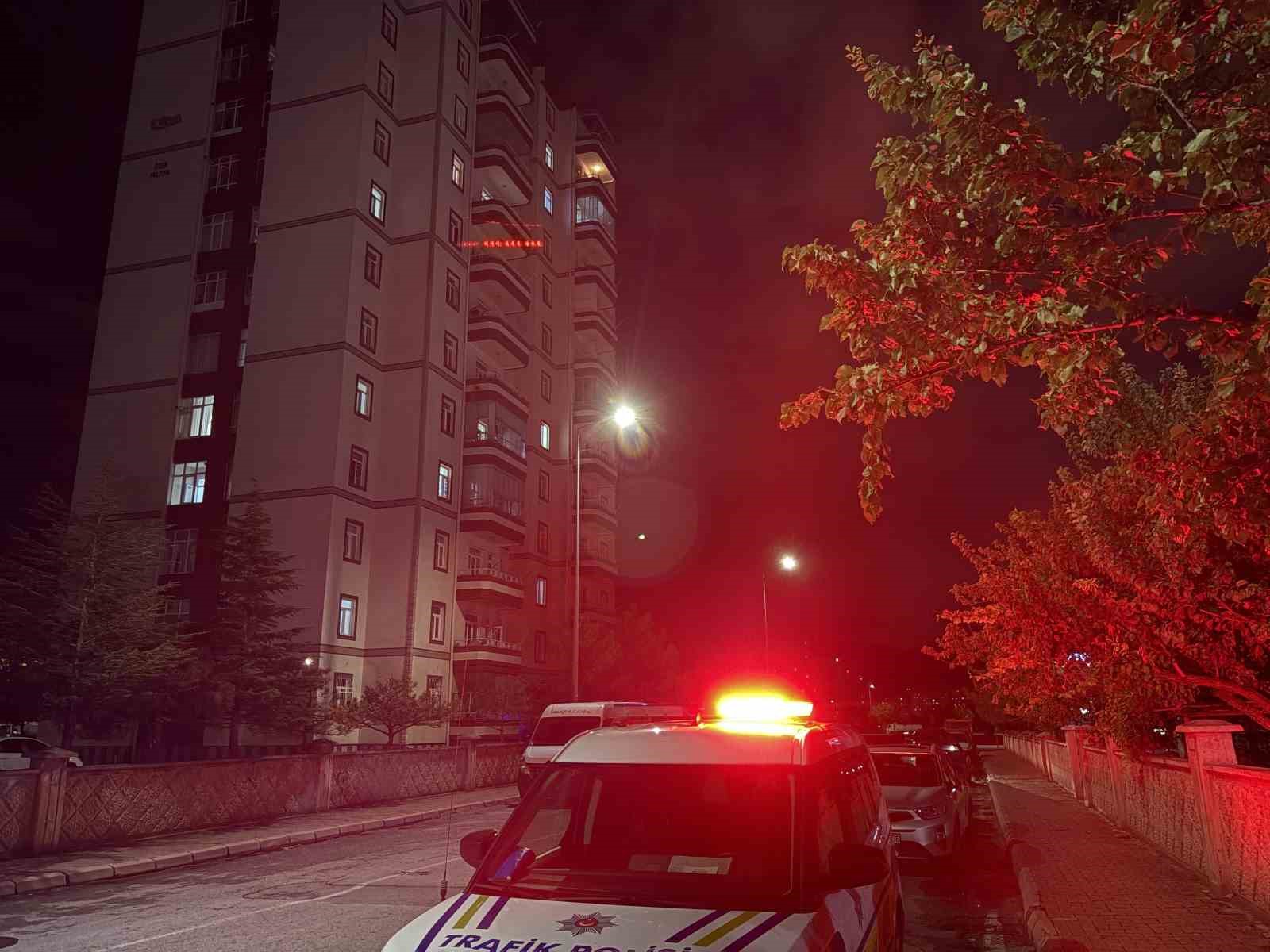 KAYSERİ’NİN KOCASİNAN İLÇESİNDE 12 KATLI BİNADAKİ İKAMETİNDE YALNIZ YAŞAYAN 78 YAŞINDAKİ KADIN ÖLÜ BULUNDU.
