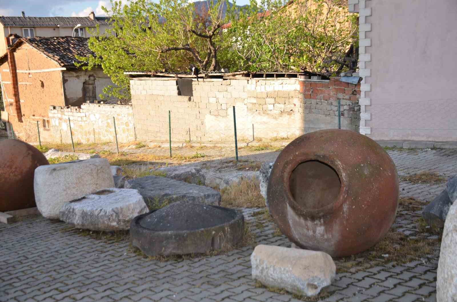 YAPILAN BİR KAZI ÇALIŞMASINDA BULUNAN 1800 YILLIK KÜP, ZAMANINDA BUZDOLABI GÖREVİ GÖRÜYORMUŞ