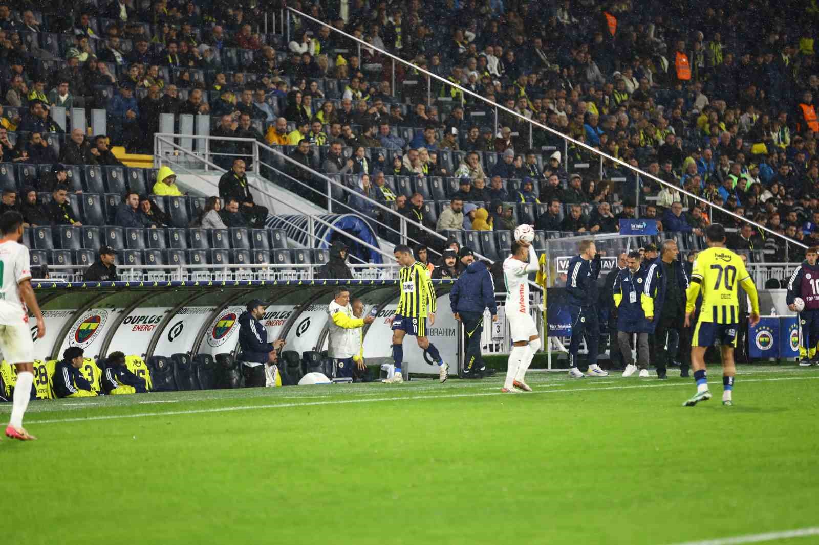 TRENDYOL SÜPER LİG’İN 8. HAFTASINDA FENERBAHÇE EVİNDE KARŞILAŞTIĞI CORENDON ALANYASPOR'U 3-0 MAĞLUP ETTİ.