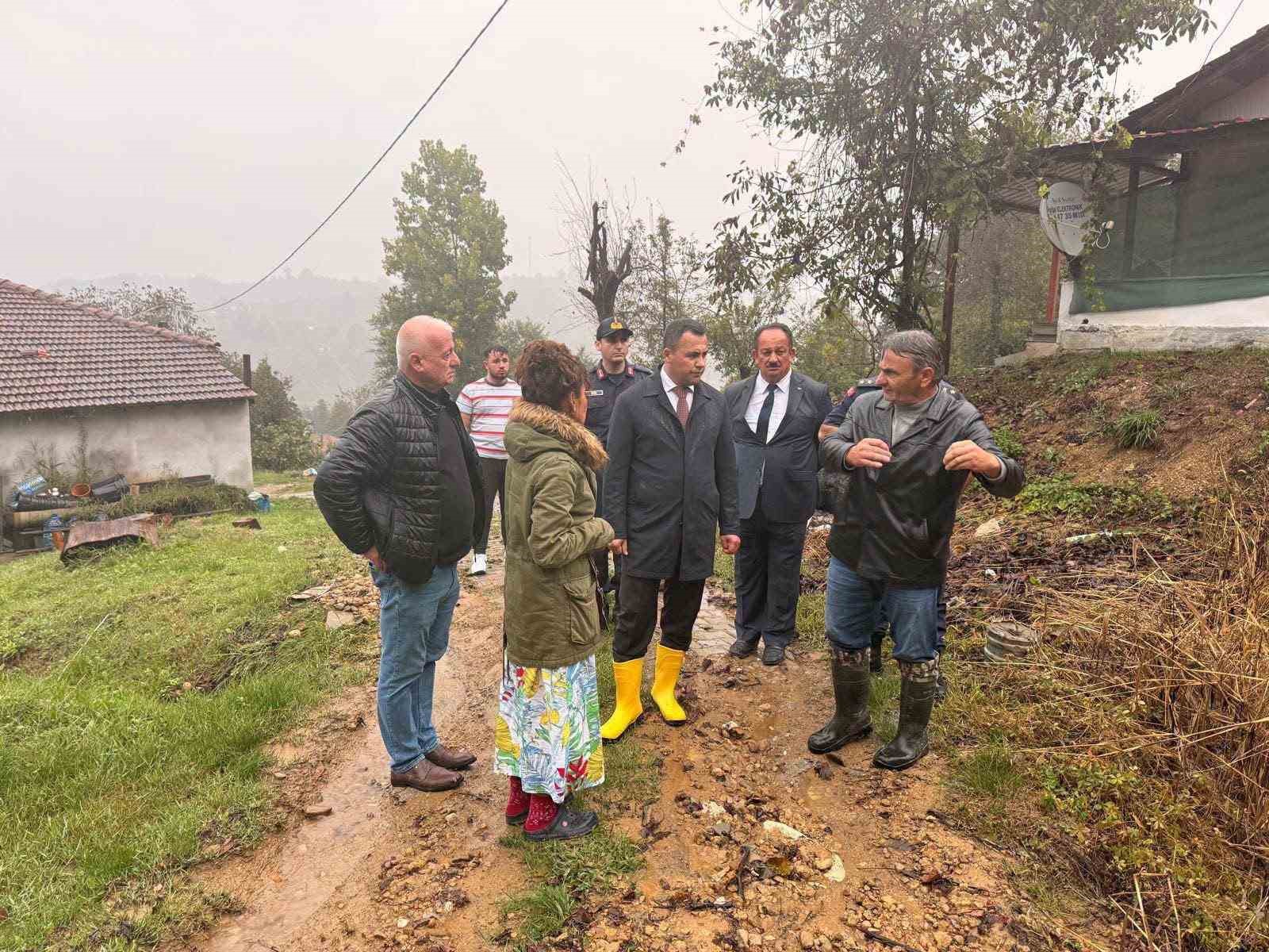 DÜZCE'NİN AKÇAKOCA İLÇESİ ESMAHANIM KÖYÜNDE YAŞANAN SU BASKINLARI VE YAĞIŞIN NEDEN OLDUĞU OLUMSUZLUKLAR YERİNDE İNCELENDİ.