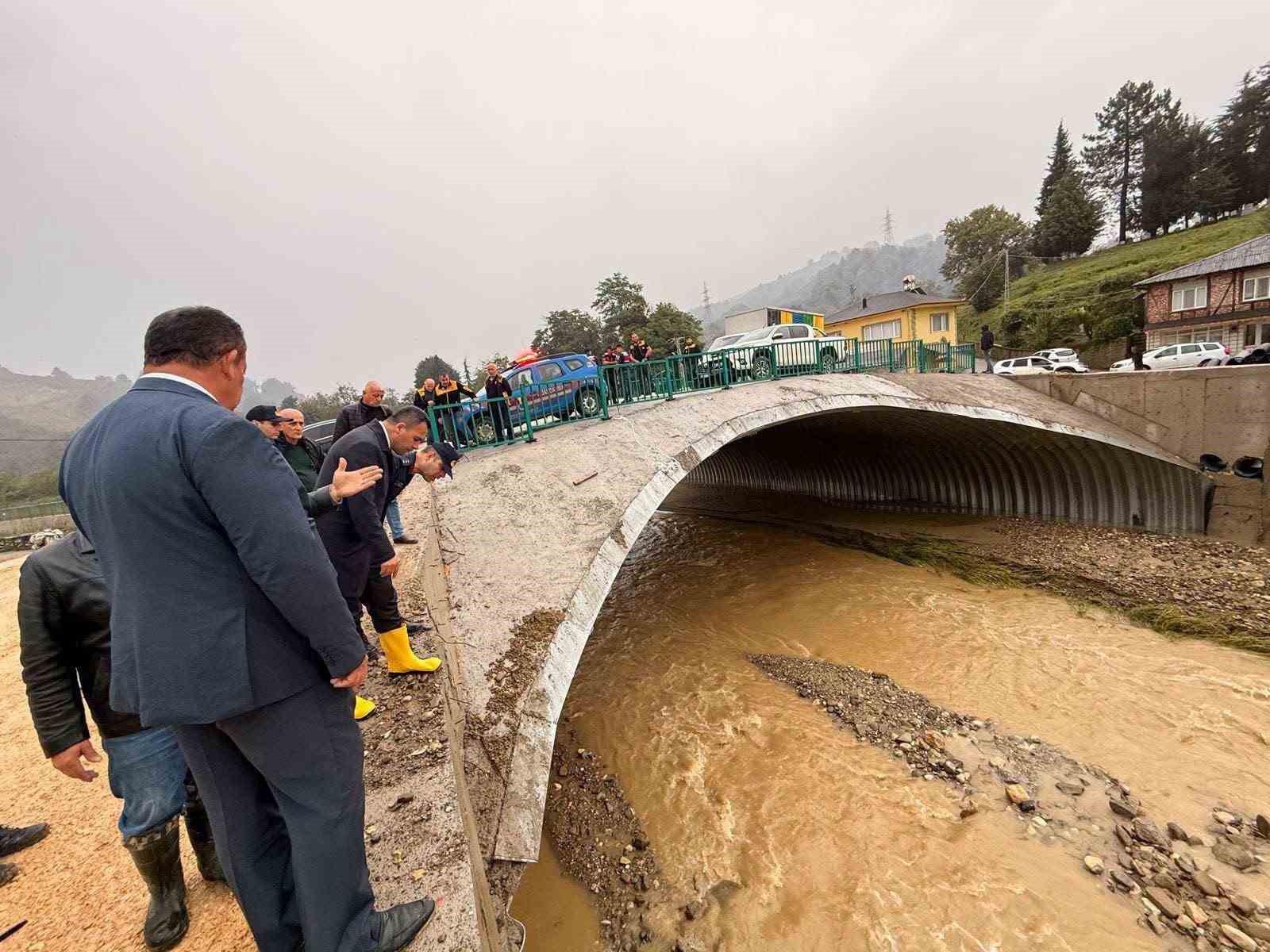 DÜZCE'NİN AKÇAKOCA İLÇESİ ESMAHANIM KÖYÜNDE YAŞANAN SU BASKINLARI VE YAĞIŞIN NEDEN OLDUĞU OLUMSUZLUKLAR YERİNDE İNCELENDİ.