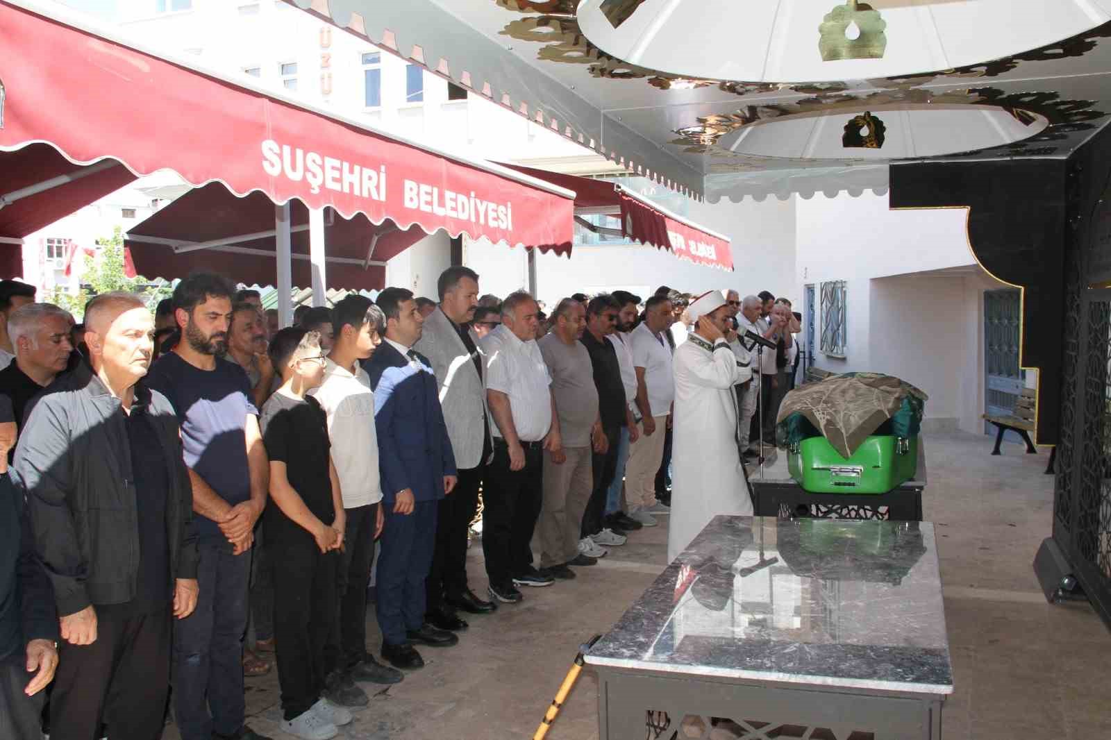 SİVAS’TA DÜN MEYDANA GELEN TRAFİK KAZASINDA HAYATINI KAYBEDEN 4 KİŞİDEN 3’Ü SON YOLCULUĞUNA UĞURLANDI.