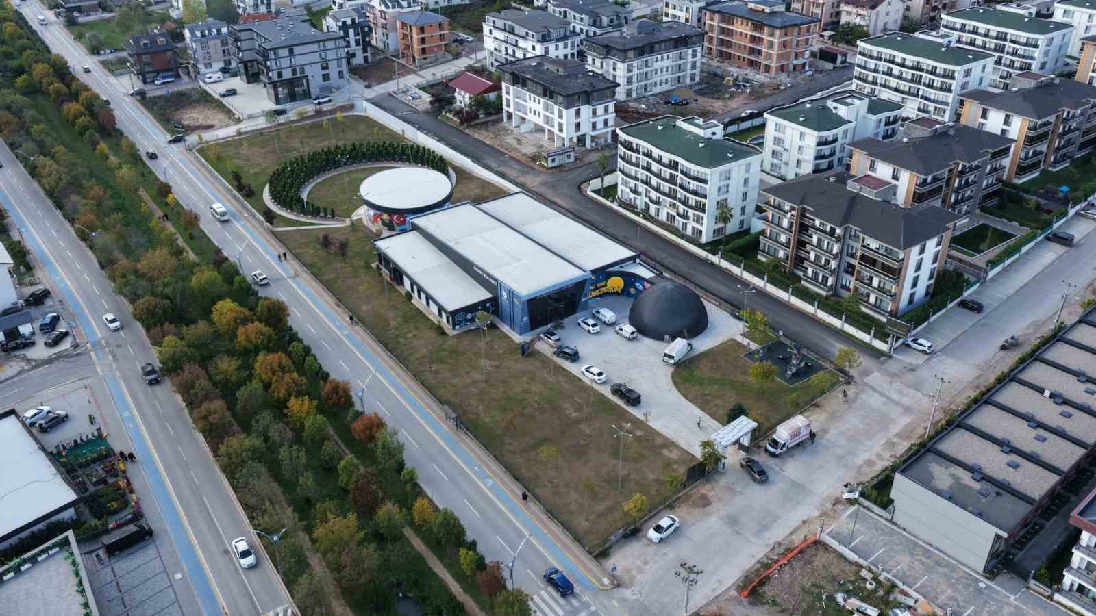 KOCAELİ'NİN BAŞİSKELE İLÇESİNDE YAPIMI SÜRDÜRÜLEN BAŞİSKELE 15 TEMMUZ BİLİM MERKEZİ'NDE ÇALIŞMALAR TAMAMLANMA AŞAMASINA GELDİ.