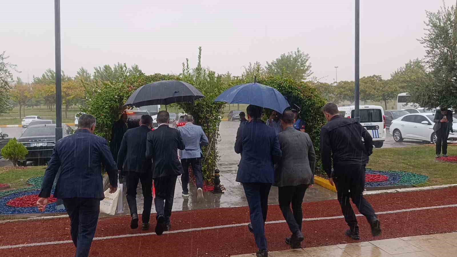 ŞANLIURFA´DA YAĞIŞLI HAVA ETKİLİ OLDU