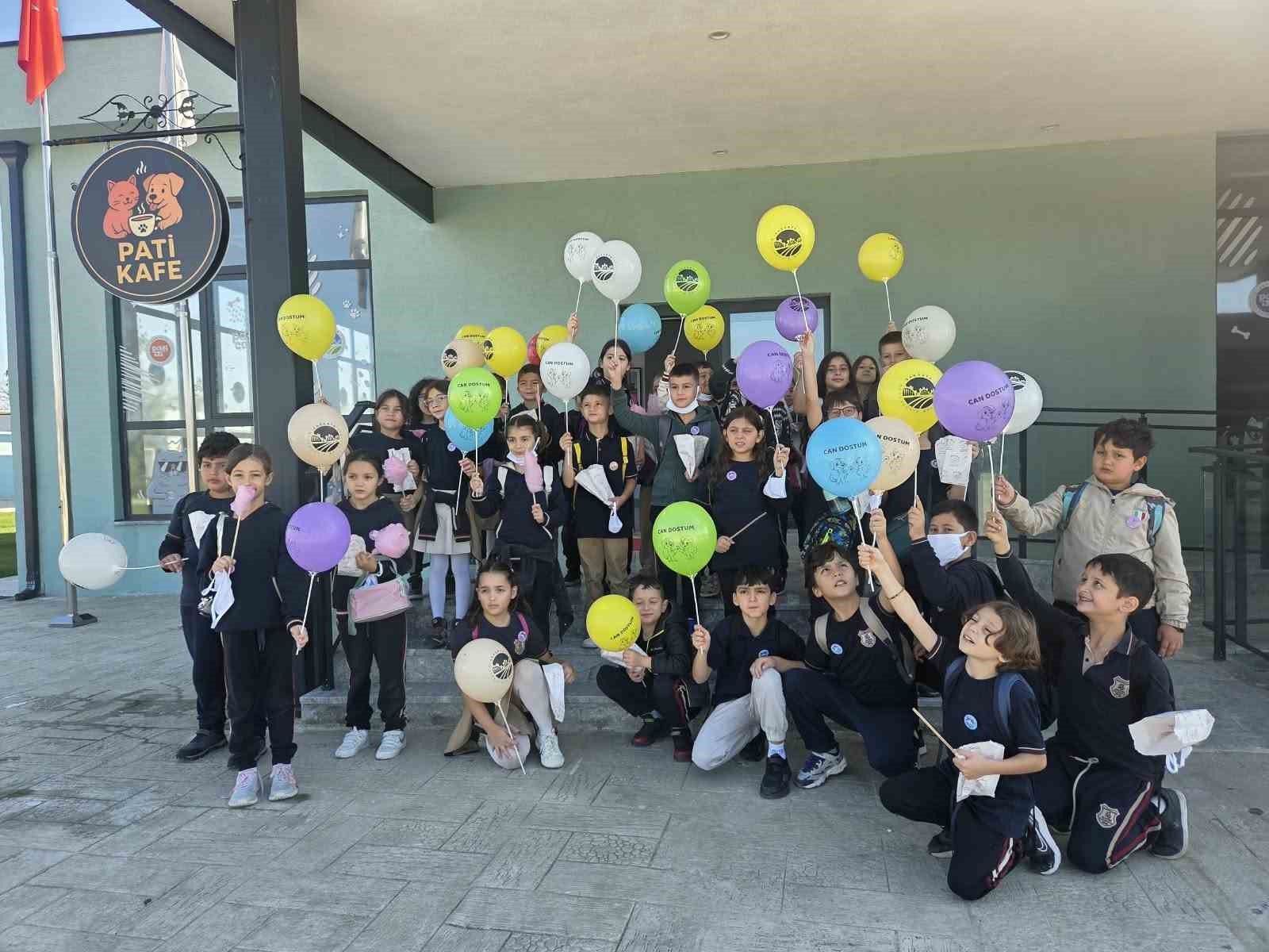 SAKARYA'DA 4 EKİM DÜNYA HAYVANLARI KORUMA GÜNÜ ETKİNLİKLERİ KAPSAMINDA SOKAK HAYVANLARI DOĞAL YAŞAM KAMPÜSÜ'NDE ÇOCUK ŞENLİĞİ GERÇEKLEŞTİRDİ