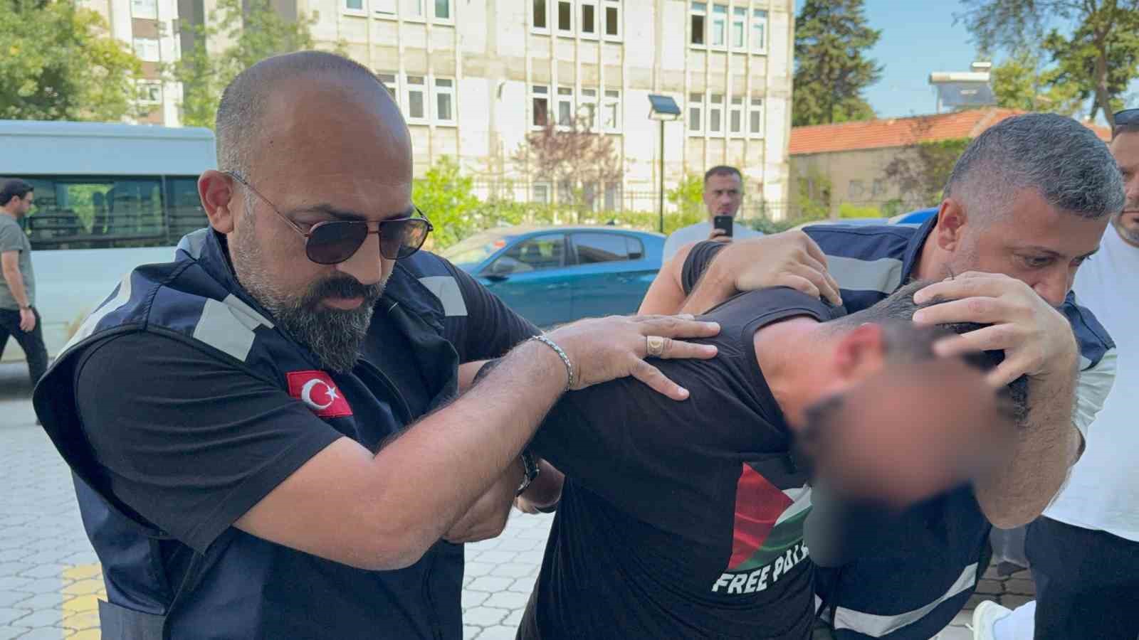 SAMSUN'DA 2020 YILINDA MEYDANA GELEN KAHVEHANE SAHİBİ CİNAYETİYLE İLGİLİ YENİDEN YARGILAMA SONUCU CİNAYETE YARDIM ETMEK SUÇUNDAN 10 YIL HAPİS CEZASINA ÇARPTIRILAN ŞAHIS POLİS TARAFINDAN YAKALANDI.