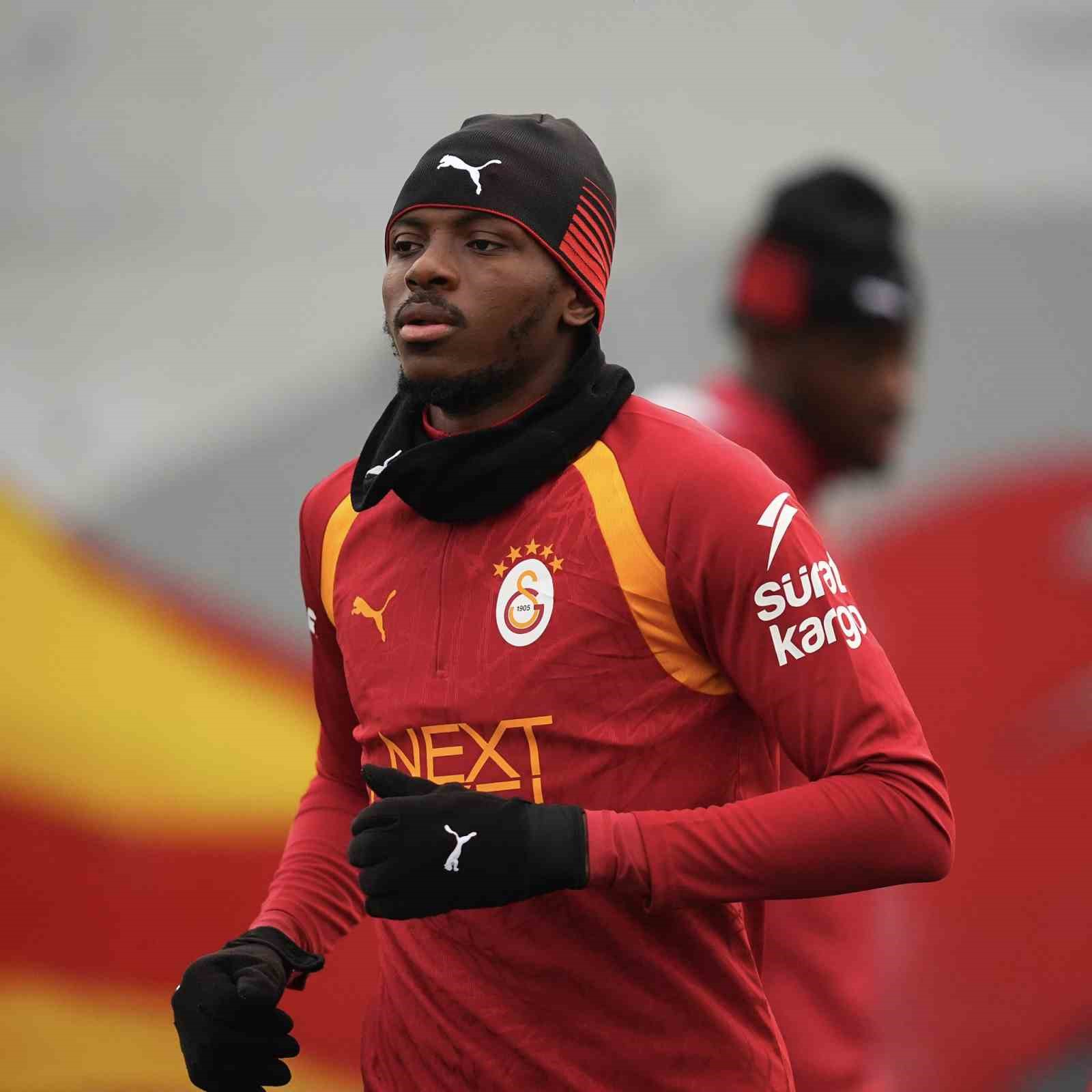 GALATASARAY, TRENDYOL SÜPER LİG’İN 9. HAFTASINDA OYNAYACAĞI FENERBAHÇE MAÇININ HAZIRLIKLARINI YAPTIĞI ANTRENMANLA TAMAMLADI.