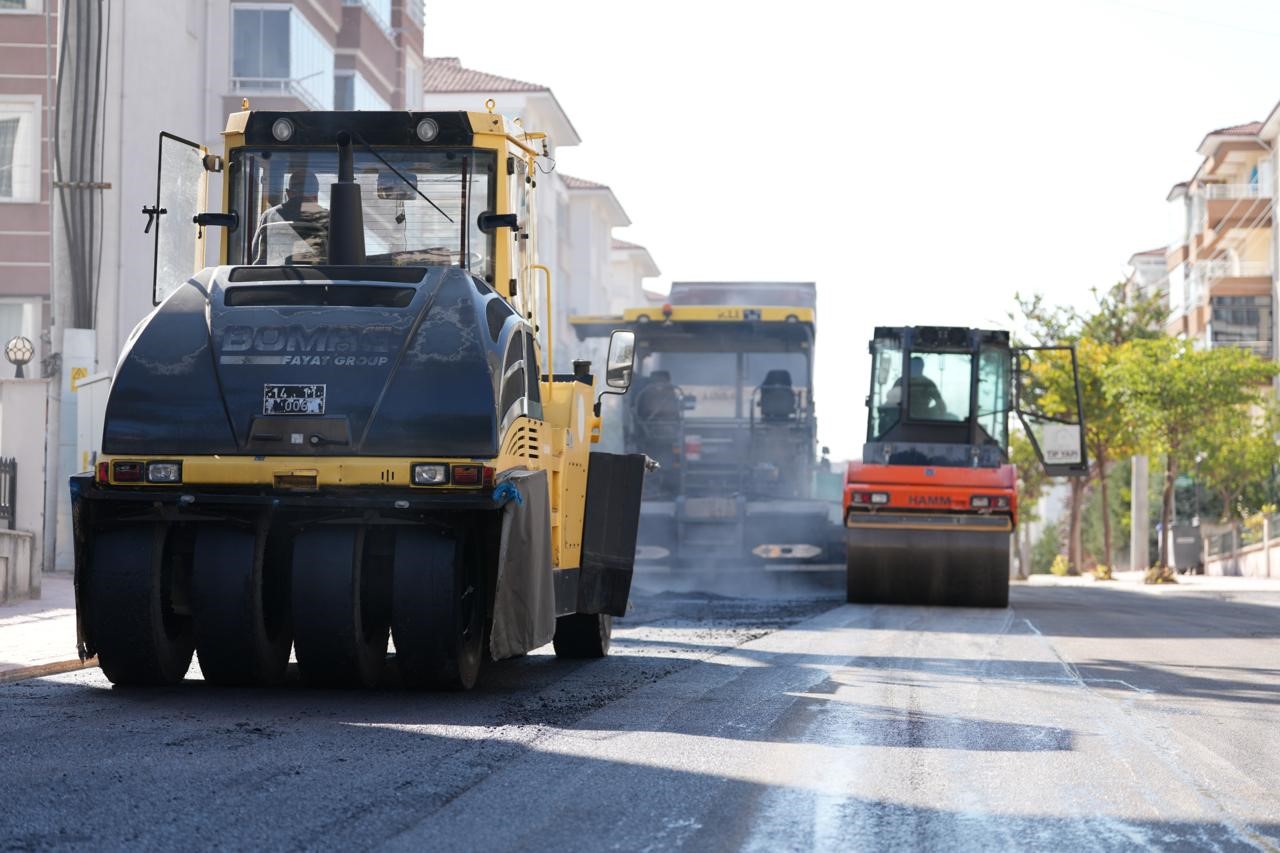 BOLU BELEDİYESİ EKİPLERİ, BORAZANLAR MAHALLESİ’NDEKİ 409 VE 410. SOKAKLARDA YOL VE KALDIRIM YENİLEME ÇALIŞMALARINI TAMAMLAYARAK YOLLARI ARAÇ VE YAYA TRAFİĞİNE AÇTI.