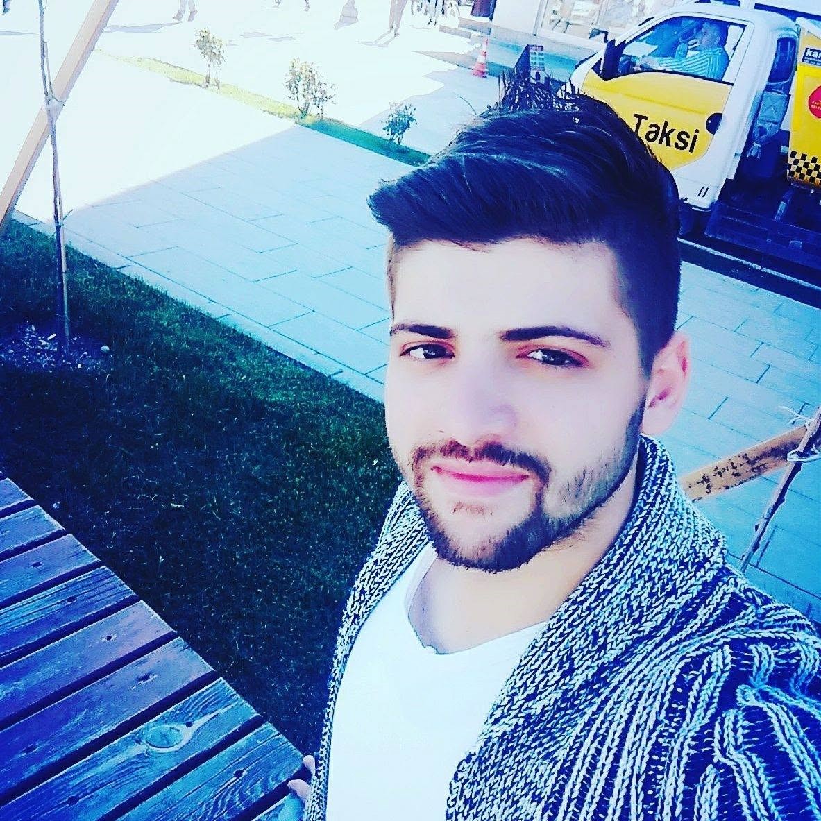 KASTAMONU’NUN TAŞKÖPRÜ İLÇESİNDE KARŞIYA GEÇMEK İSTEYEN ŞEREF GÜNAÇIK'A, YOLCU OTOBÜSÜ ÇARPTI. HASTANEYE KALDIRILAN YAYA, YAPILAN MÜDAHALELERE RAĞMEN KURTARILAMADI.