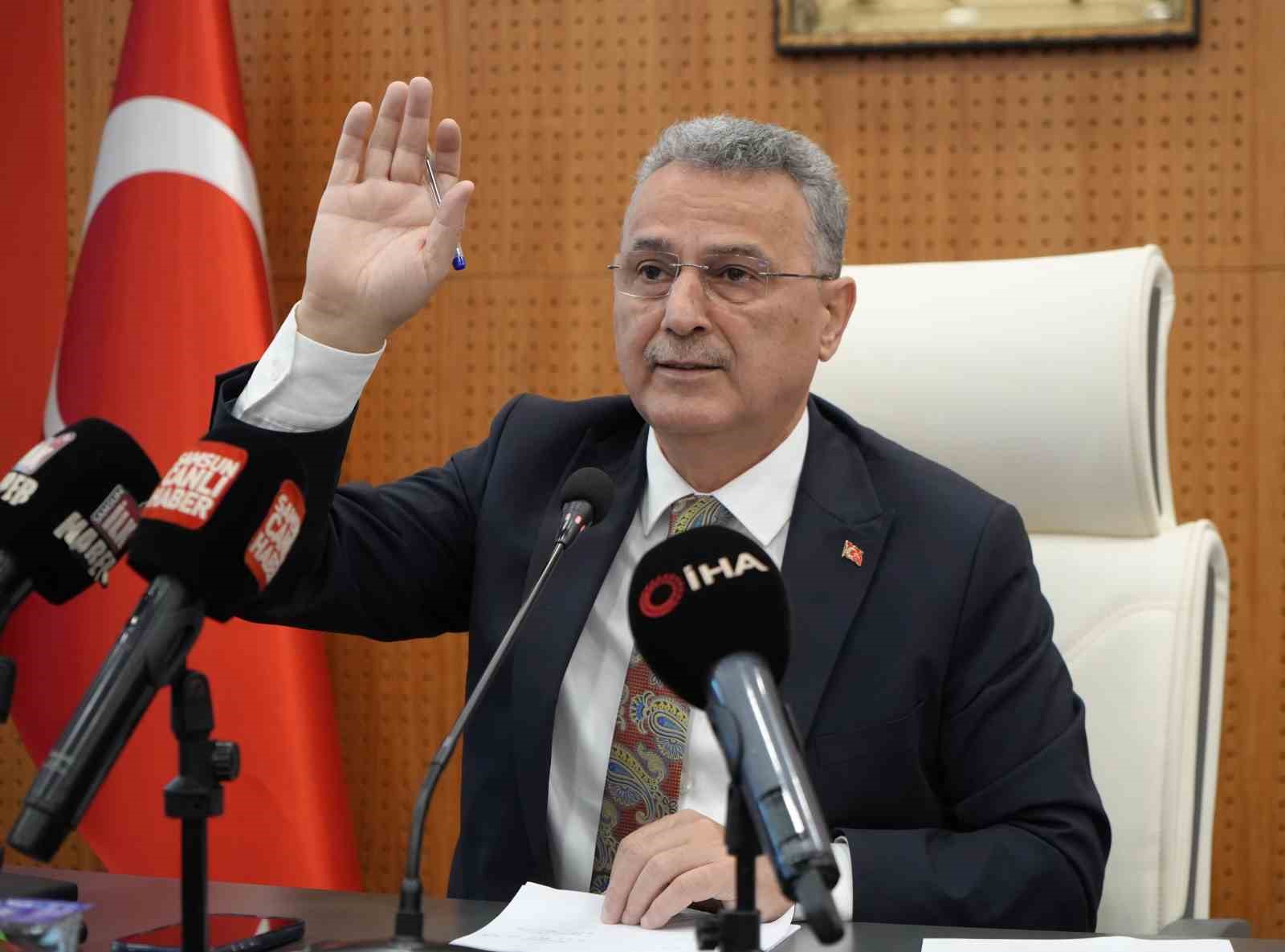 SAMSUN’UN İLKADIM BELEDİYE BAŞKANI İHSAN KURNAZ, KENDİSİNDEN ÖNCEKİ DÖNEMLERDE GÖREVE GELEN HER YÖNETİMİN YÜZLERCE İŞÇİYİ İŞTEN ÇIKARDIĞINI, KENDİ DÖNEMİNDE İSE BÖYLE BİR ŞEY OLMADIĞINI VE KİMSENİN EKMEĞİYLE OYNAMADIKLARINI SÖYLEDİ.