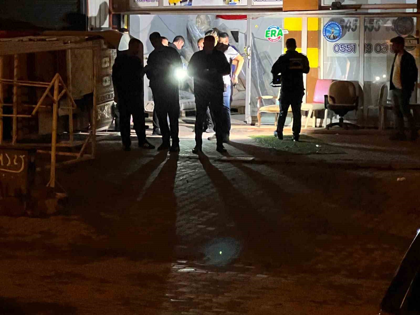 KAHRAMANMARAŞ'TAKİ BİR HALI YIKAMACIDA MEYDANA GELEN BIÇAKLI KAVGADA 2 KİŞİ YARALANDI