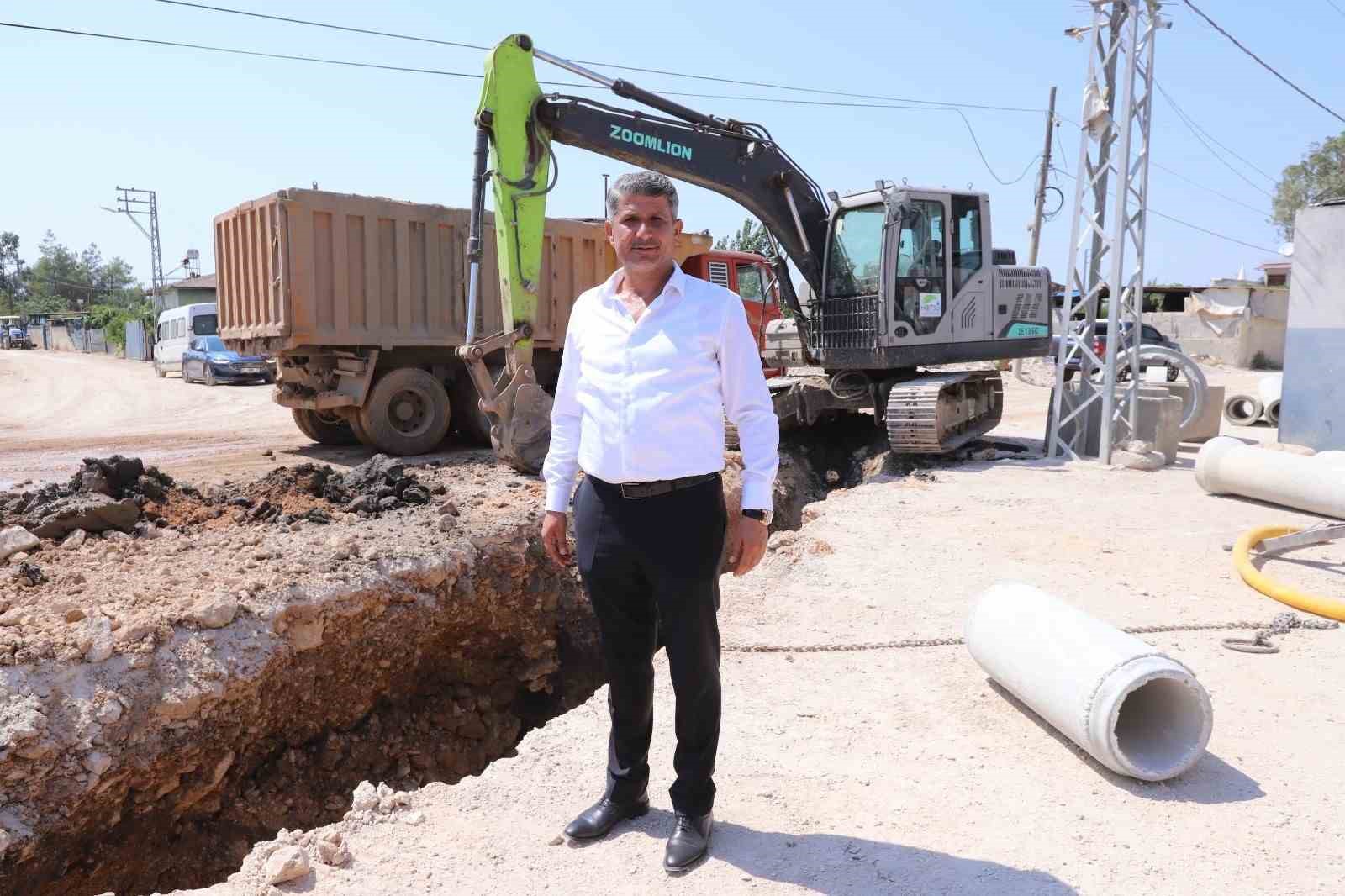 REYHANLI İLÇESİ TAYFUR SÖKMEN MAHALLESİ’NDE DEVAM EDEN KANALİZASYON HATTI ÇALIŞMALARINDAN GÖRÜNTÜ.