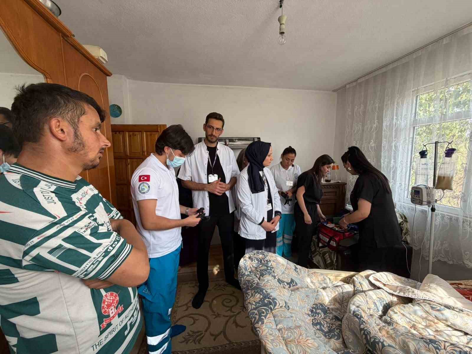 TOKAT’IN ERBAA İLÇESİNDE BELEDİYE İLE TOKAT GAZİOSMANPAŞA ÜNİVERSİTESİ (TOGÜ) ERBAA SAĞLIK HİZMETLERİ MESLEK YÜKSEKOKULU ARASINDA İMZALANAN İŞ BİRLİĞİ PROTOKOLÜ KAPSAMINDA ÖĞRENCİLER, EVDE BAKIM HİZMETLERİNE DESTEK VERMEYE BAŞLADI.