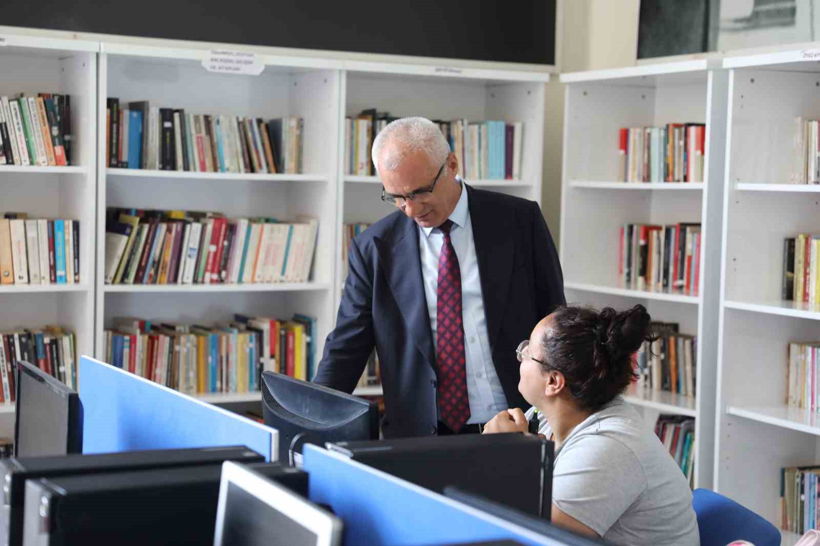 ARGUVAN’DA GENÇLERİN DERS ÇALIŞABİLECEĞİ VE ARAŞTIRMA YAPABİLECEĞİ KÜTÜPHANE, 24 SAAT KESİNTİSİZ HİZMET VERİYOR.