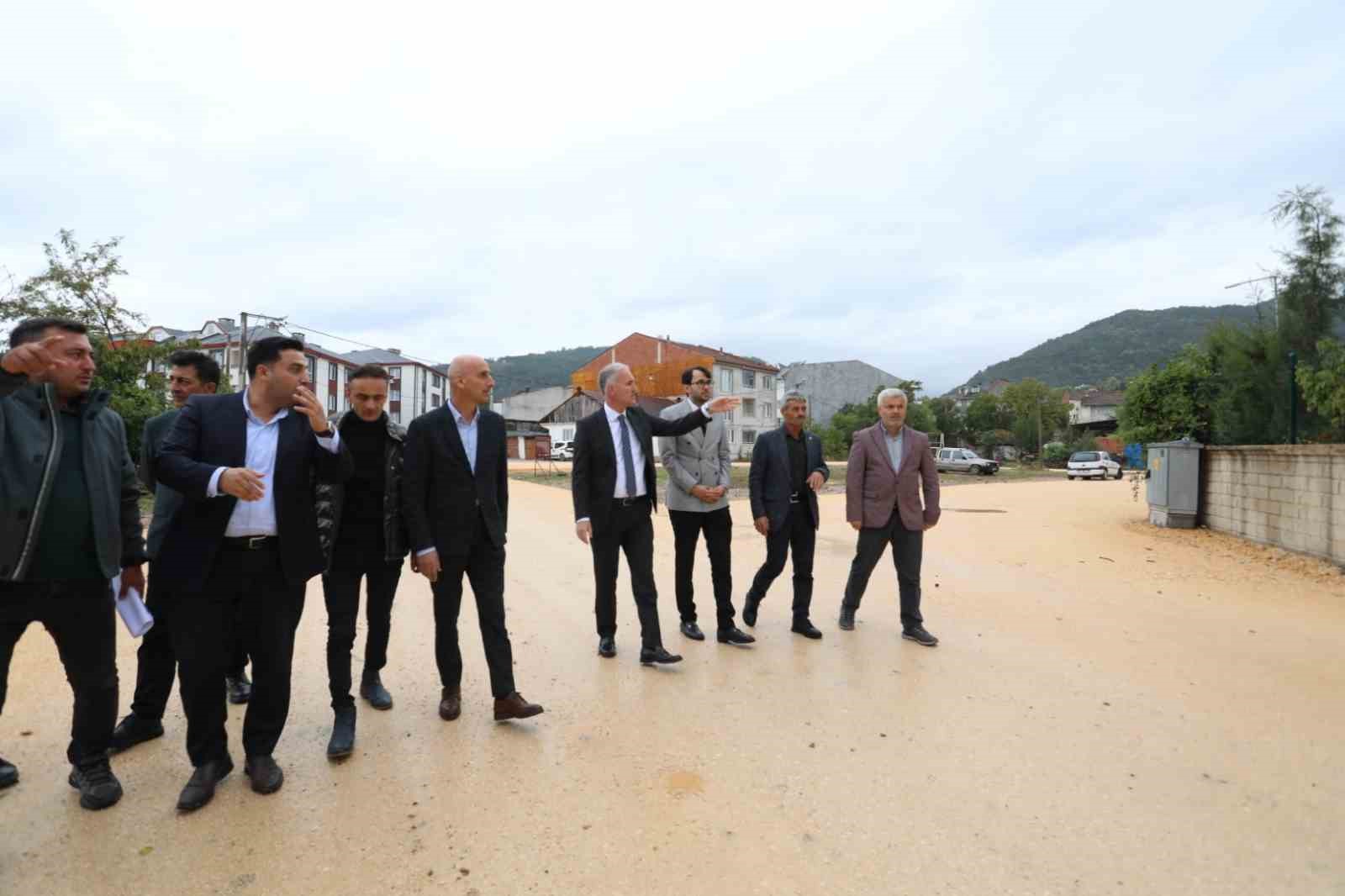İNEGÖL BELEDİYESİ, CERRAH MAHALLESİNDE YENİ YAPILAŞMALARIN OLDUĞU BÖLGEDE 27 SOKAĞIN SATHİ KAPLAMASI İÇİN ÇALIŞMA BAŞLATTI. TOPLAMDA 4 KM UZUNLUĞUNDAKİ SOKAKLARDA 25 DEKAR KAPLAMA YAPILACAK.