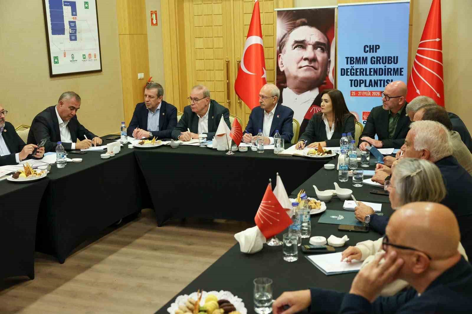 CUMHURİYET HALK PARTİSİ (CHP) GENEL BAŞKANI KEMAL KILIÇDAROĞLU, PARTİSİNİN BOLU ABANT’TA DÜZENLEDİĞİ TBMM GRUBU DEĞERLENDİRME TOPLANTISI KAPSAMINDA İLK OLARAK GRUP YÖNETİM KURULU TOPLANTISINA BAŞKANLIK ETTİ.