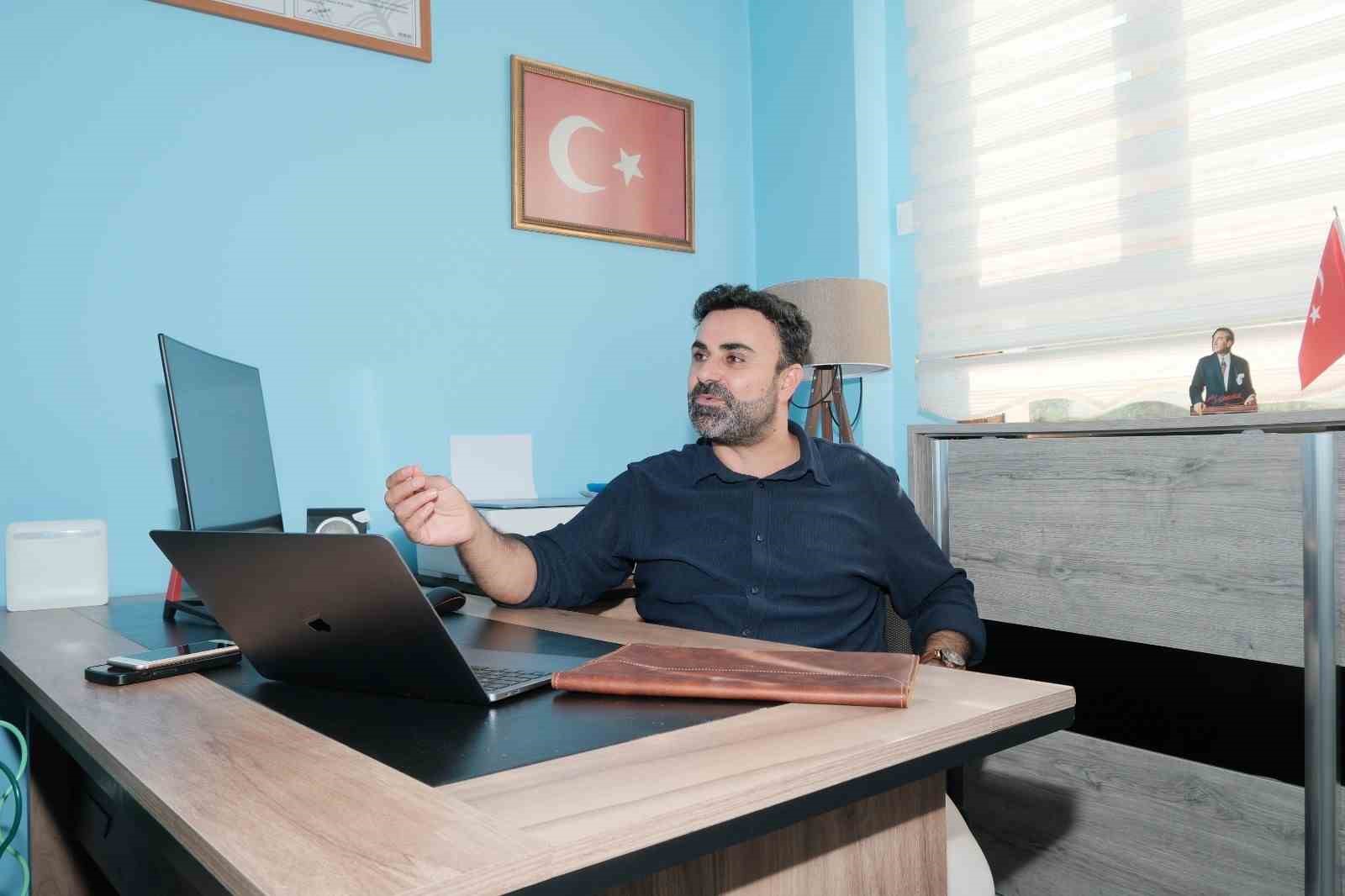 MANİSA’DA EĞİTİMCİ DR. SERVET YALÇINKAYA, ÇOCUK YETİŞTİRME KONUSUNDA ANNE VE BABALARA ÖNEMLİ UYARILARDA BULUNDU. YALÇINKAYA, "ÇOCUKLARIMIZIN ÖNÜNDEKİ BÜTÜN ENGELLERİ KALDIRMAK YERİNE, O ENGELLERİ AŞABİLECEK ÇOCUKLAR YETİŞTİRMELİYİZ" DİYEREK, ÇOCUKLARIN BAŞARISIZLIKLA KARŞILAŞMASINA VE SORUNLARINI YAŞLARINA UYGUN ŞEKİLDE ÇÖZMESİNE FIRSAT VERİLMESİ GEREKTİĞİNİ SÖYLEDİ.