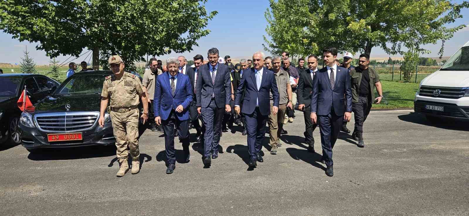 İÇİŞLERİ BAKAN YARDIMCISI ÇELİK, MALAZGİRT ZAFERİ ETKİNLİKLERİNİN YAPILACAĞI ALANI İNCELEDİ