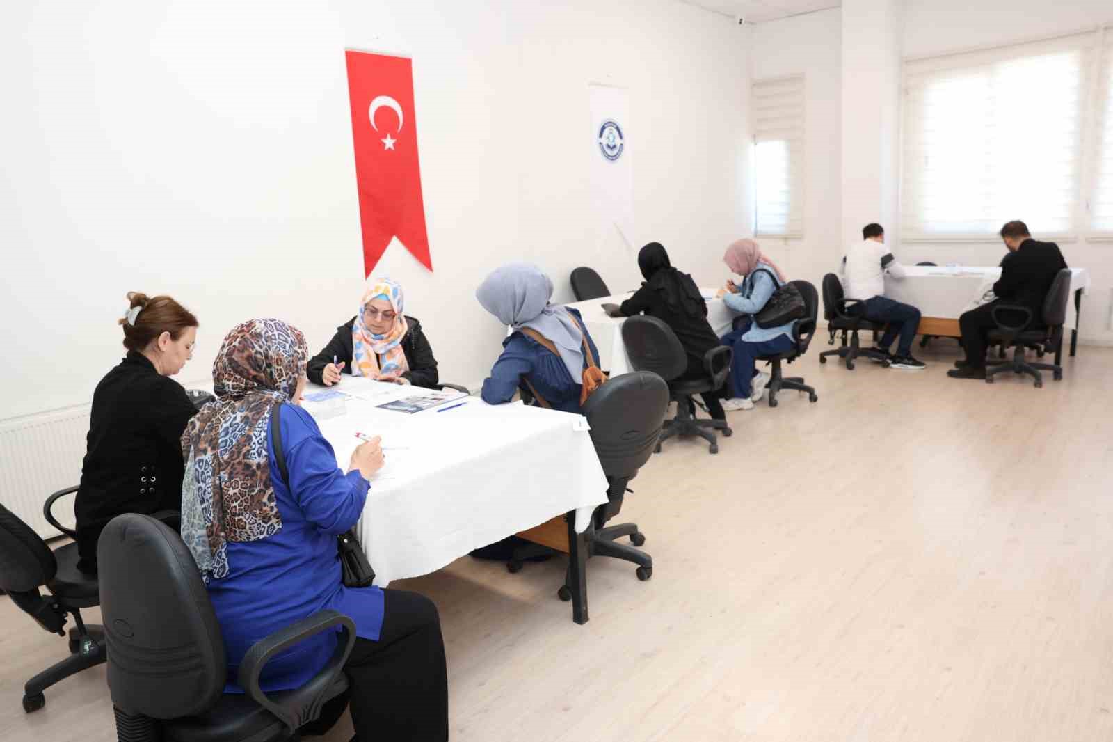DENİZLİ ORGANİZE SANAYİ BÖLGESİ MÜDÜRLÜĞÜ İLE DENİZLİ ÇALIŞMA VE İŞ KURUMU İL MÜDÜRLÜĞÜ İŞ BİRLİĞİNDE, BÖLGEDE FAALİYET GÖSTEREN FİRMALARIN NİTELİKLİ İŞ GÜCÜNE ERİŞİMİNİ KOLAYLAŞTIRMAK VE İŞ ARAYAN VATANDAŞLARI AÇIK İŞ POZİSYONLARIYLA BULUŞTURMAK AMACIYLA "TOPLU İŞ GÖRÜŞMESİ ETKİNLİĞİ" DÜZENLENDİ.