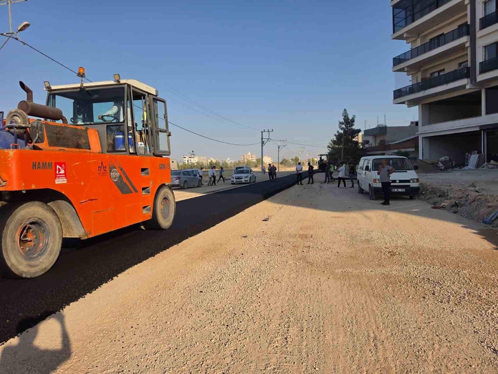 MARDİN BÜYÜKŞEHİR BELEDİYESİ, KENT GENELİNDE ULAŞIM ALTYAPISINI GÜÇLENDİRMEK VE VATANDAŞLARIN DAHA GÜVENLİ VE KONFORLU ULAŞIM SAĞLAMASINA KATKI SUNMAK AMACIYLA ÇALIŞMALARINI SÜRDÜRÜYOR.