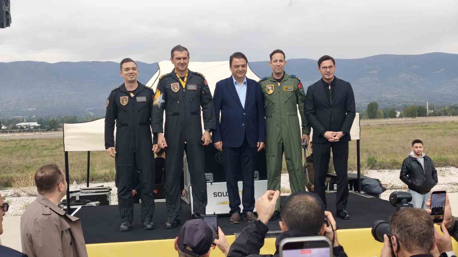 TÜRK HAVA KUVVETLERİNİN GÖSTERİ EKİBİ SOLOTÜRK, TOKAT HAVALİMANI'NDA GERÇEKLEŞTİRDİĞİ GÖSTERİ UÇUŞUYLA BİNLERCE KİŞİYE HEYECAN DOLU ANLAR YAŞATTI.