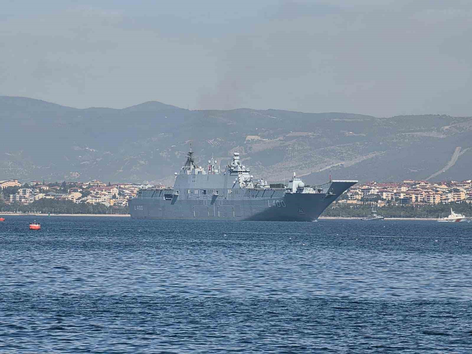 TEKNOFEST MAVİ VATAN ETKİNLİKLERİ ÖNCESİ TÜRK DONANMASININ İZMİT KÖRFEZİ'NDEKİ SELAMLAMA GEÇİŞİ COŞKUYLA İZLENDİ.