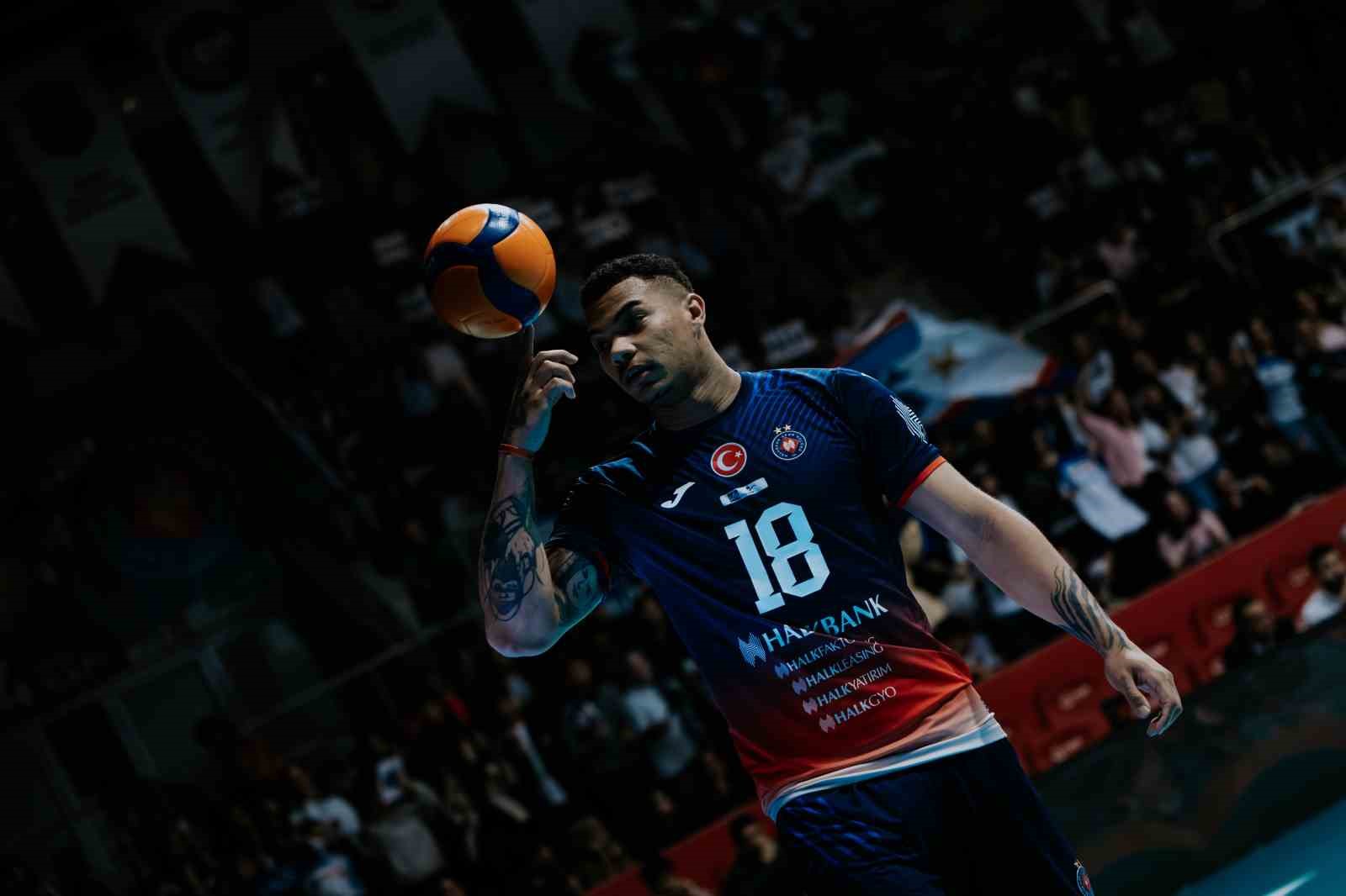 EFELER LİGİ’NİN İLK HAFTASINDA HALKBANK, SAHASINDA GALATASARAY'I 3-1 MAĞLUP ETTİ.