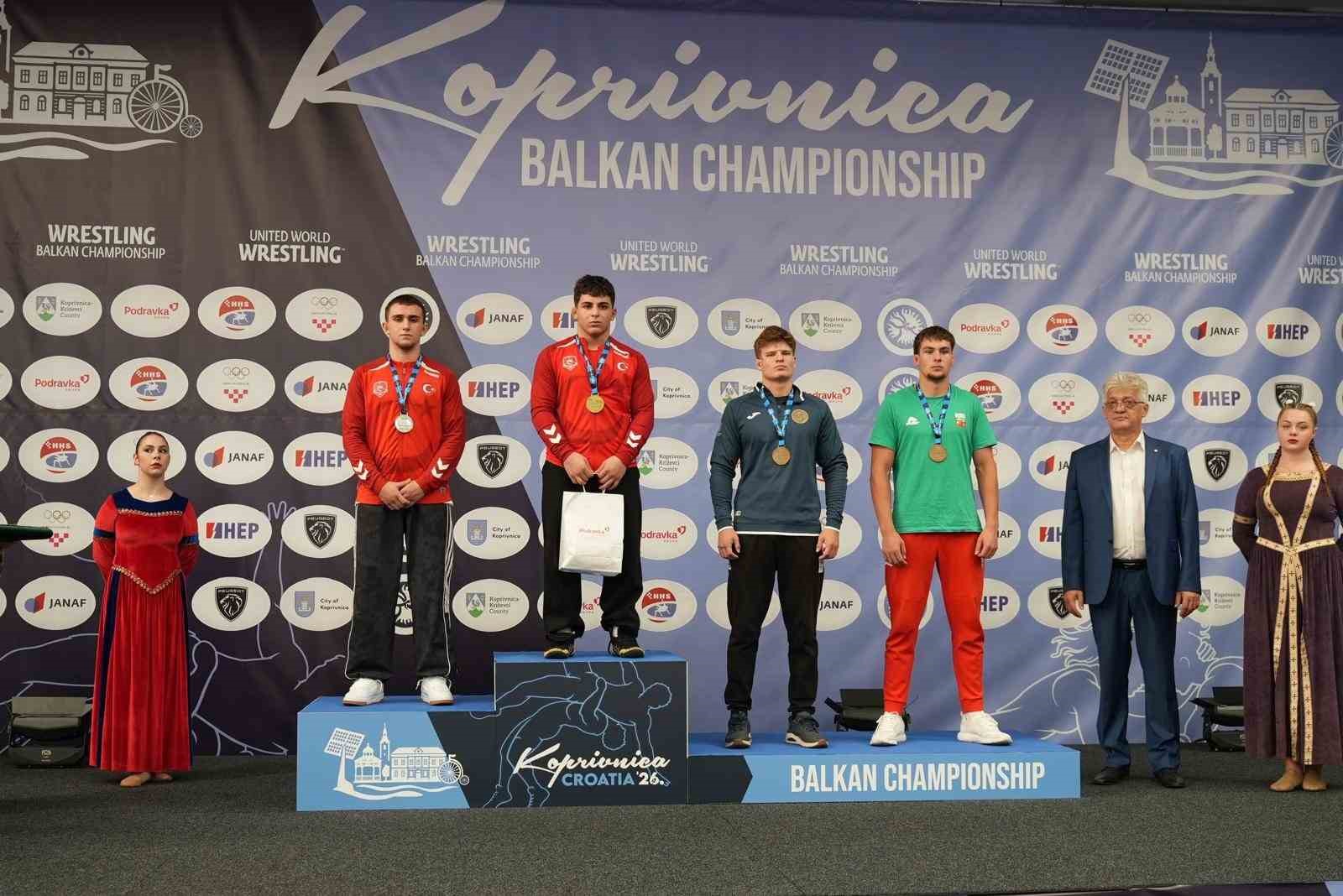 ŞAHİNBEY BELEDİYESPOR KULÜBÜ GÜREŞÇİLERİ, HIRVATİSTAN’DAKİ U17 BALKAN GÜREŞ ŞAMPİYONASI’NDA 1 ALTIN, 3 GÜMÜŞ VE 1 BRONZ OLMAK ÜZERE TOPLAM 5 MADALYA KAZANDI.