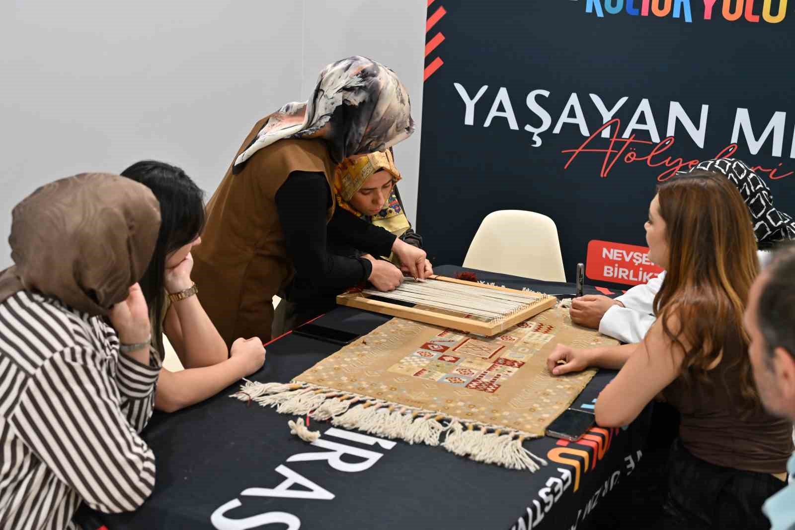 KÜLTÜR VE TURİZM BAKANLIĞI TARAFINDAN DÜZENLENEN ERZURUM KÜLTÜR YOLU FESTİVALİ, KENTİN KÜLTÜREL MİRASINI FARKLI SANAT DİSİPLİNLERİYLE BULUŞTURAN ETKİNLİKLERLE DEVAM ETTİ.