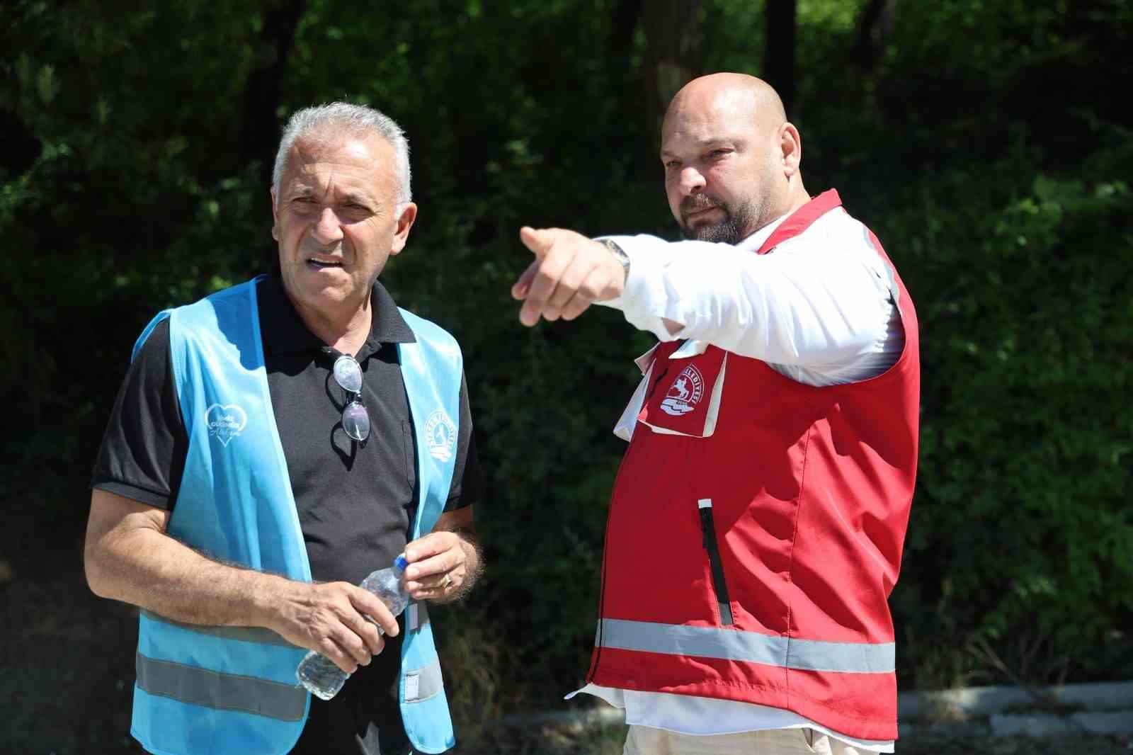 SAMSUN’UN ATAKUM BELEDİYE BAŞKANI SERHAT TÜRKEL, "YOL SORUNUNU TAMAMEN ÇÖZENE KADAR SAHADAYIZ" DEDİ.