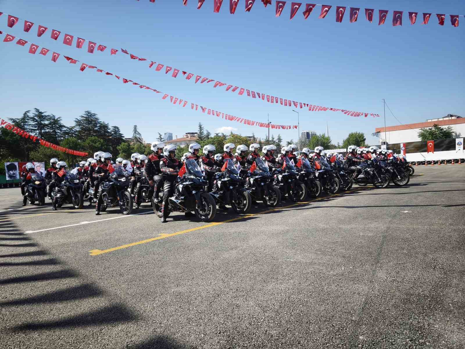 ANKARA İL EMNİYET MÜDÜRLÜĞÜ TARAFINDAN MOTOSİKLETLİ POLİS TİMLERİ'NİN MEZUNİYET TÖRENİ DÜZENLENDİ.